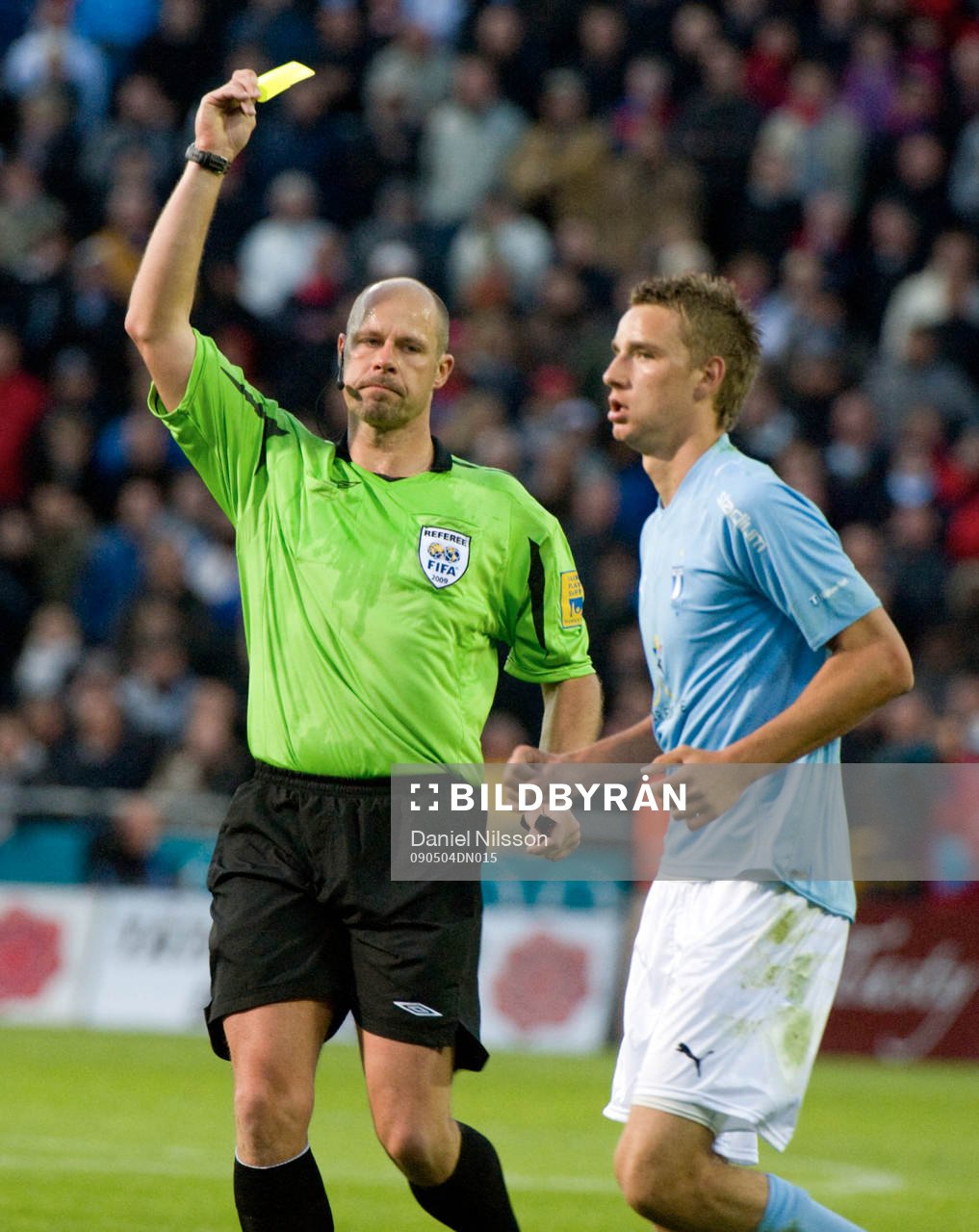 Martin Hansson, domare ger varning till Jasmin Sudic, Malmö
