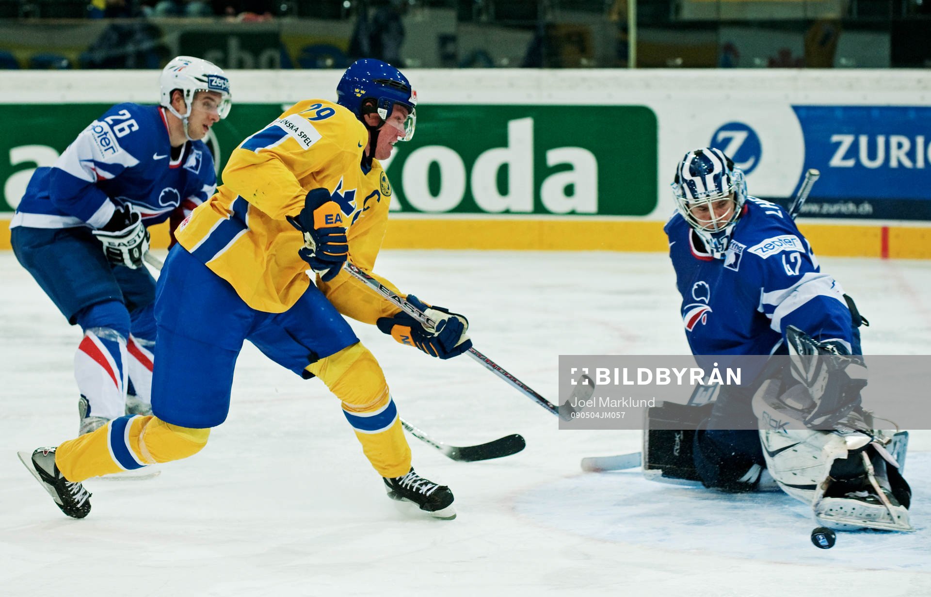 Kenny Jönsson, Sverige, skjuter mot Fabrice Lhenry,