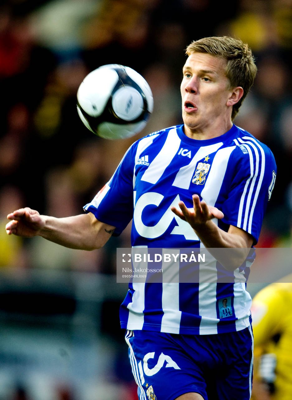 Pontus Wernbloom, IFK Göteborg,  är fri men bommar