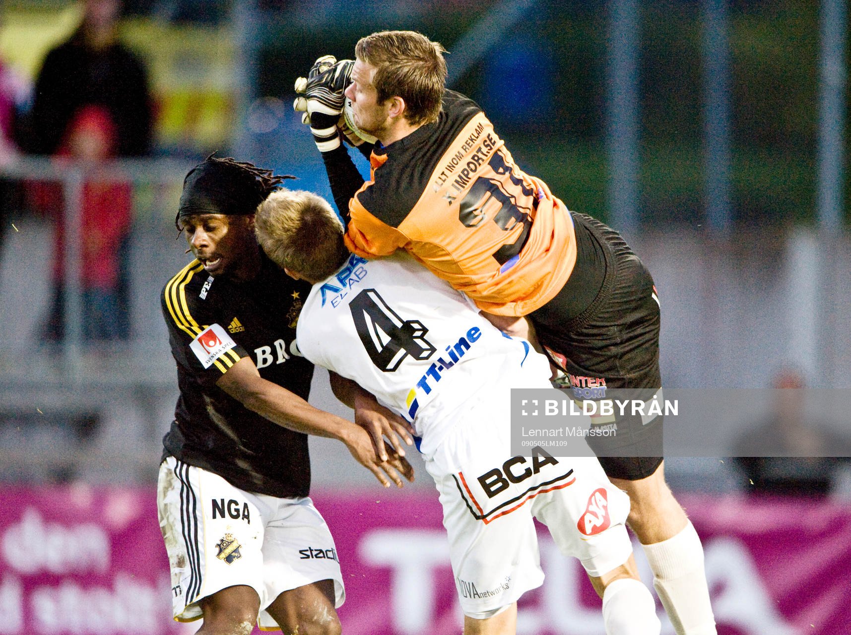 Martin Kayongo-Mutumba, AIK och Viktor Noring, målvakt,