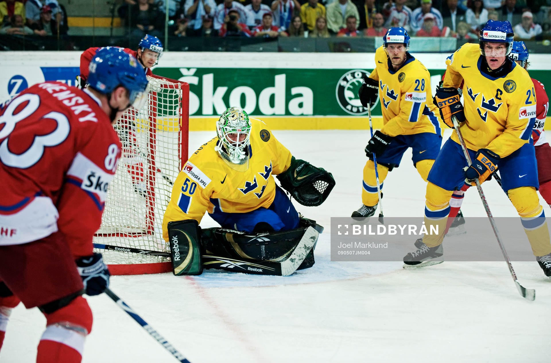 Jonas Gustavsson, målvakt, samarbetar med Dick Tärnström