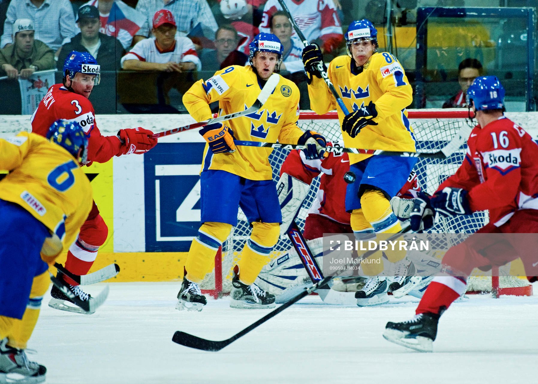Tony Mårtensson och Mattias Weinhandl försöker styra in