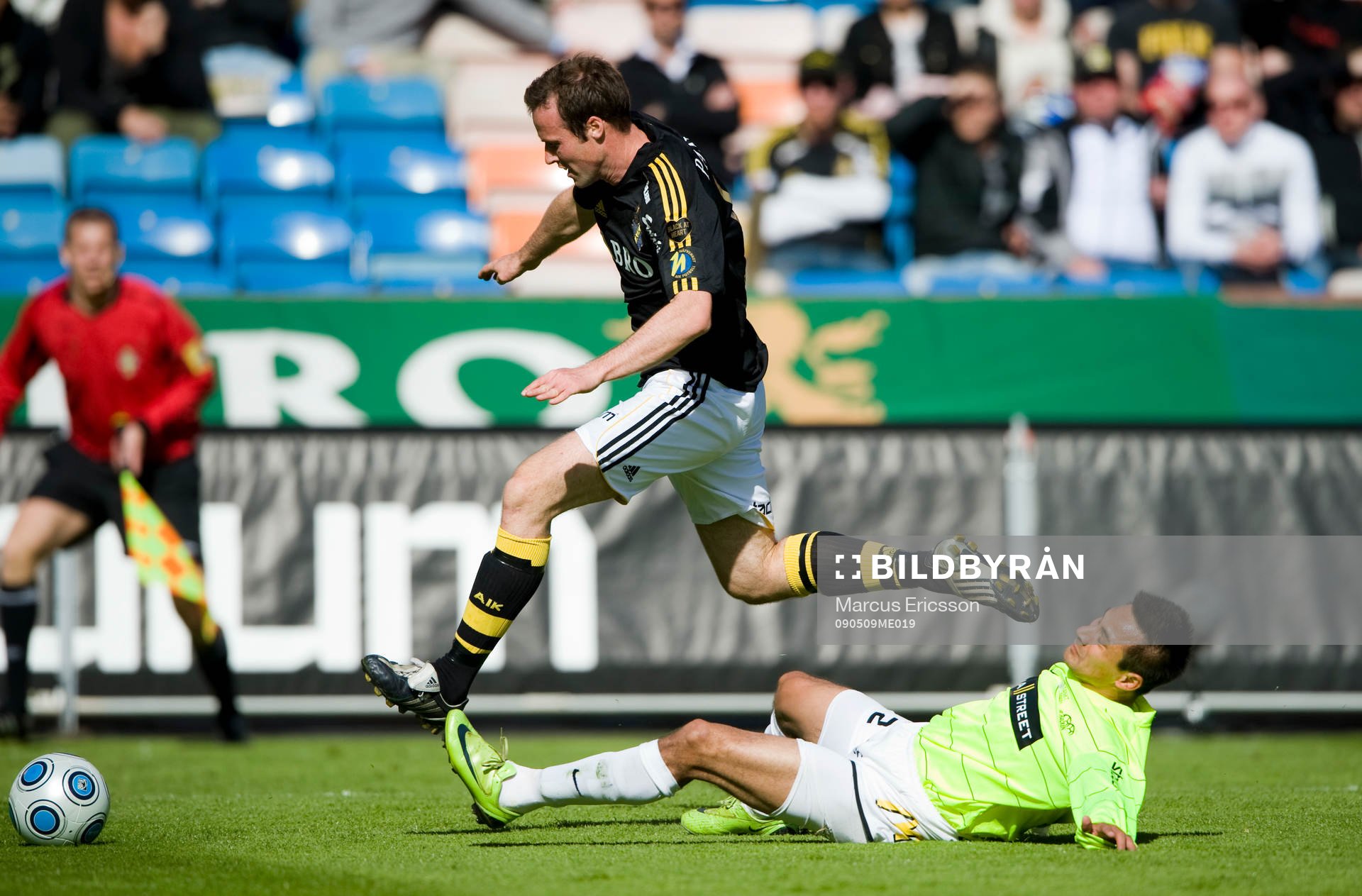 Per Karlsson, AIK hoppar över Johan Lind, Häcken
