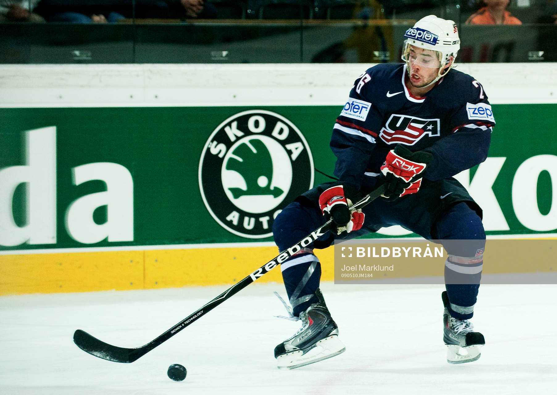 Ryan Shannon, USA, har problem med att stå på skridskorna