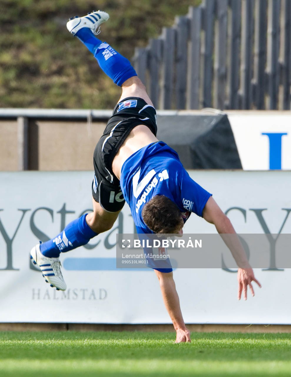  1-1, Michael Görlitz skjuter in kvitteringen i dålig vinkel och så firar han med en volt, jubel, glädje.