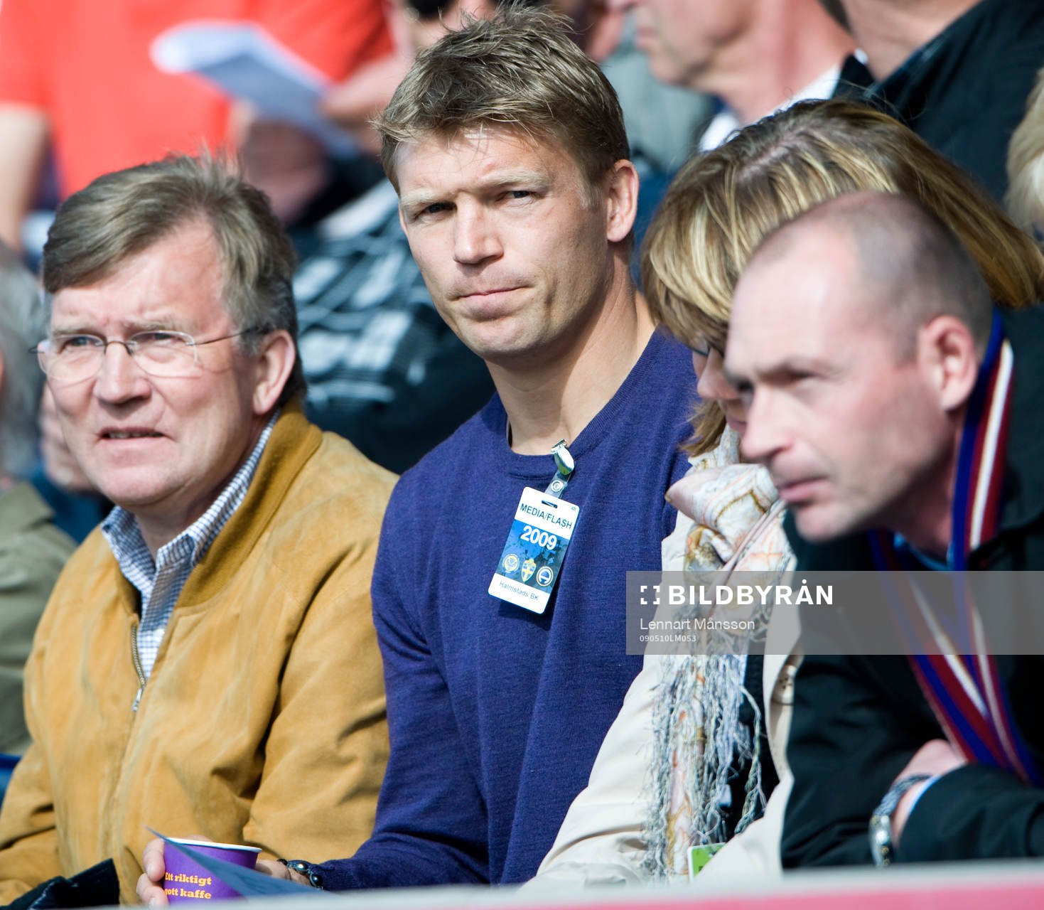  Dystra miner på läktaren, Stefan Allbäck, Marcus Allbäck och sportchefen Dick Last.