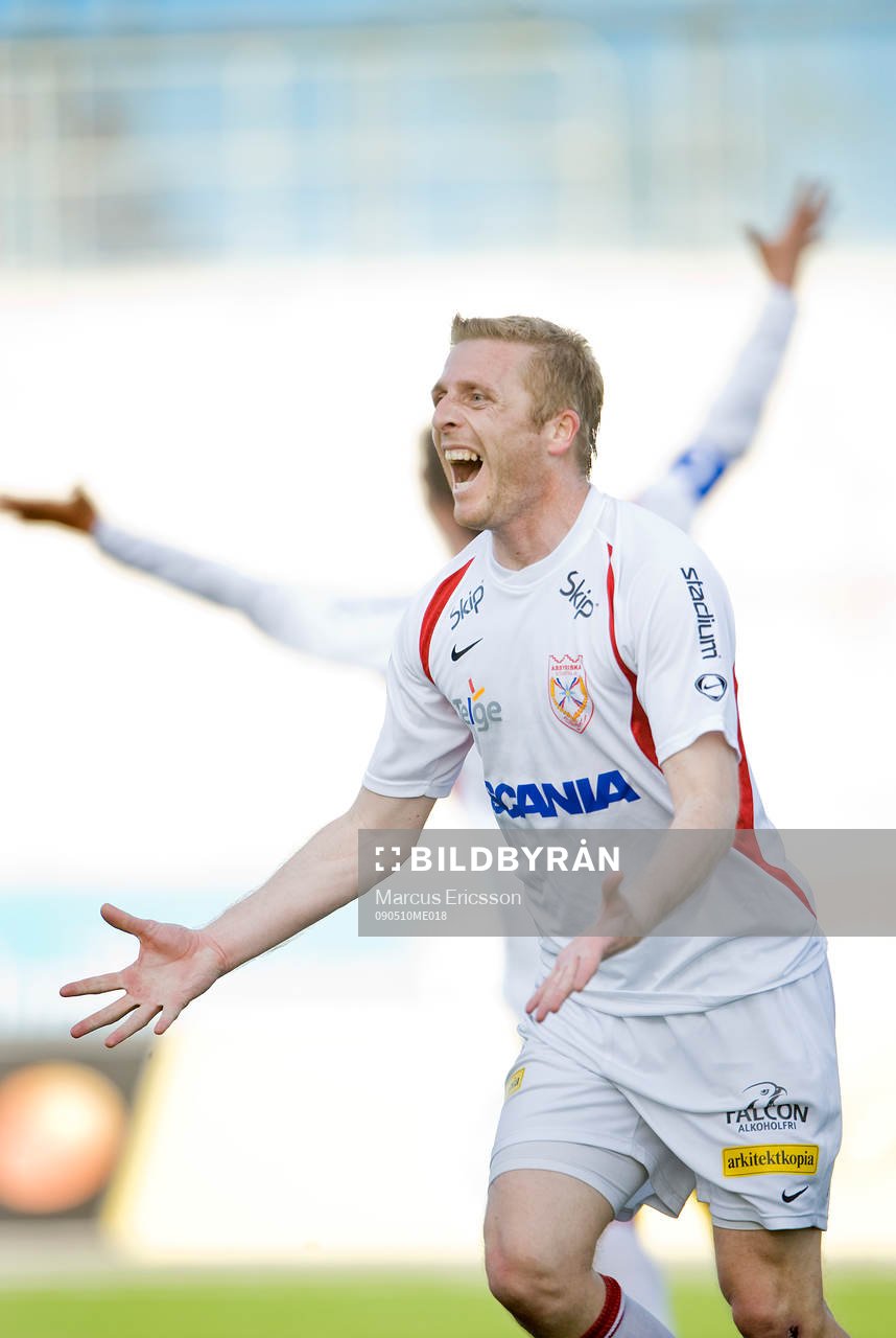  Xhevdet Llumnica,  jubel efter 2-1 målet