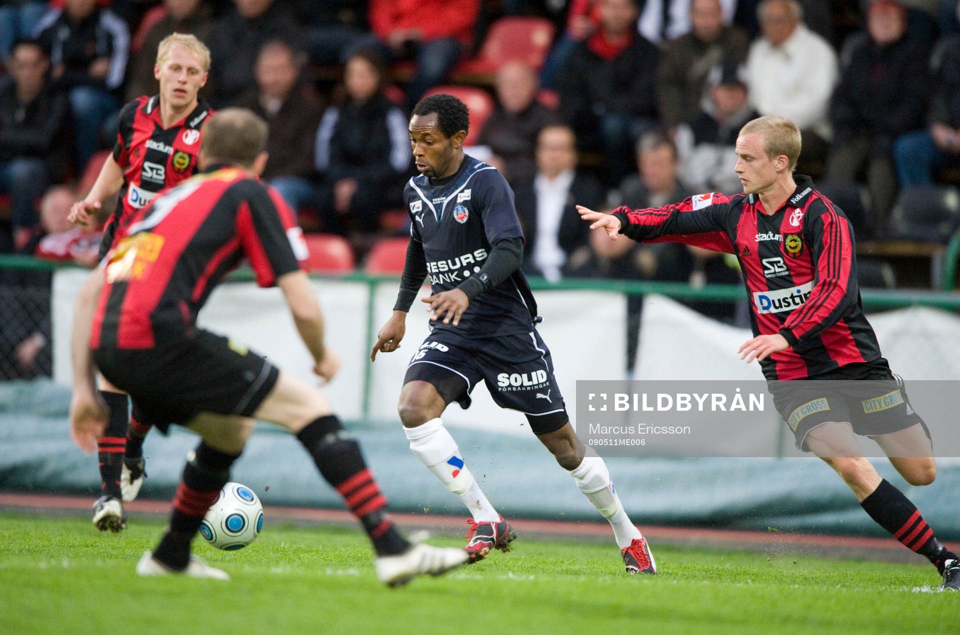 René Makondele, Helsingborg håller boll
