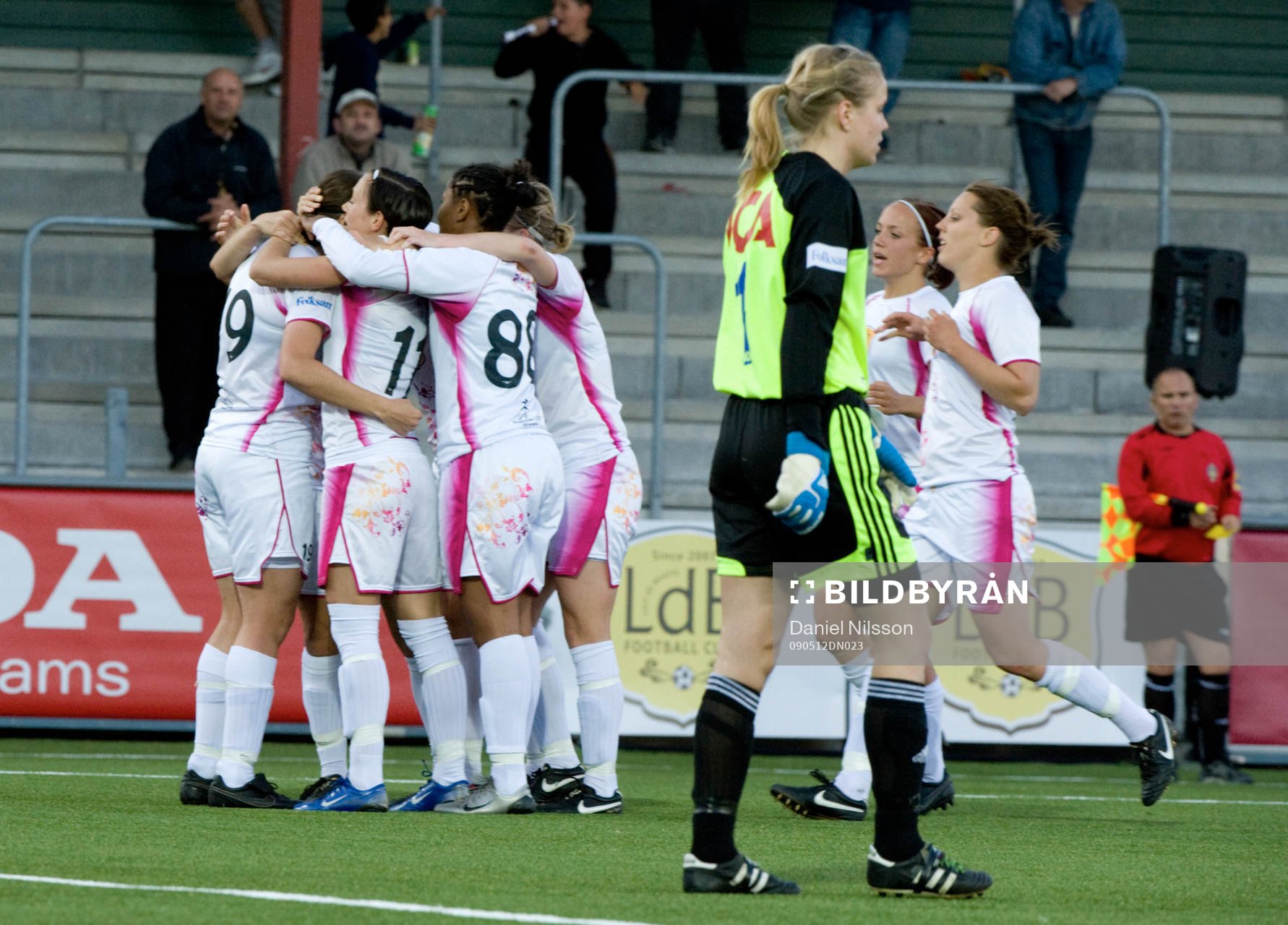 Linda Forsberg, Ldb har gjort 1-0, jubel, Veronika