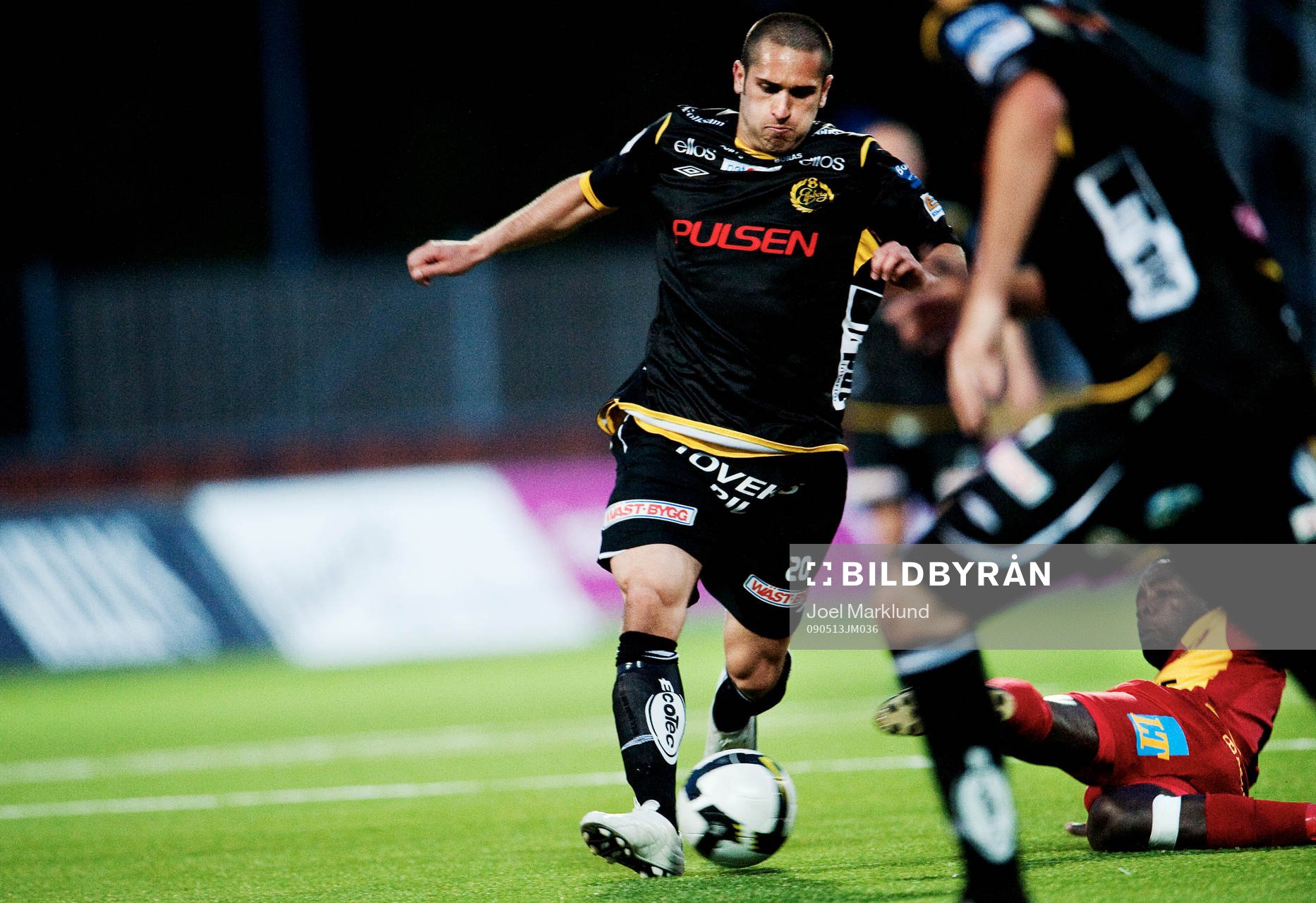 Emir Bajrami, Elfsborg, stoppas i sin framfart