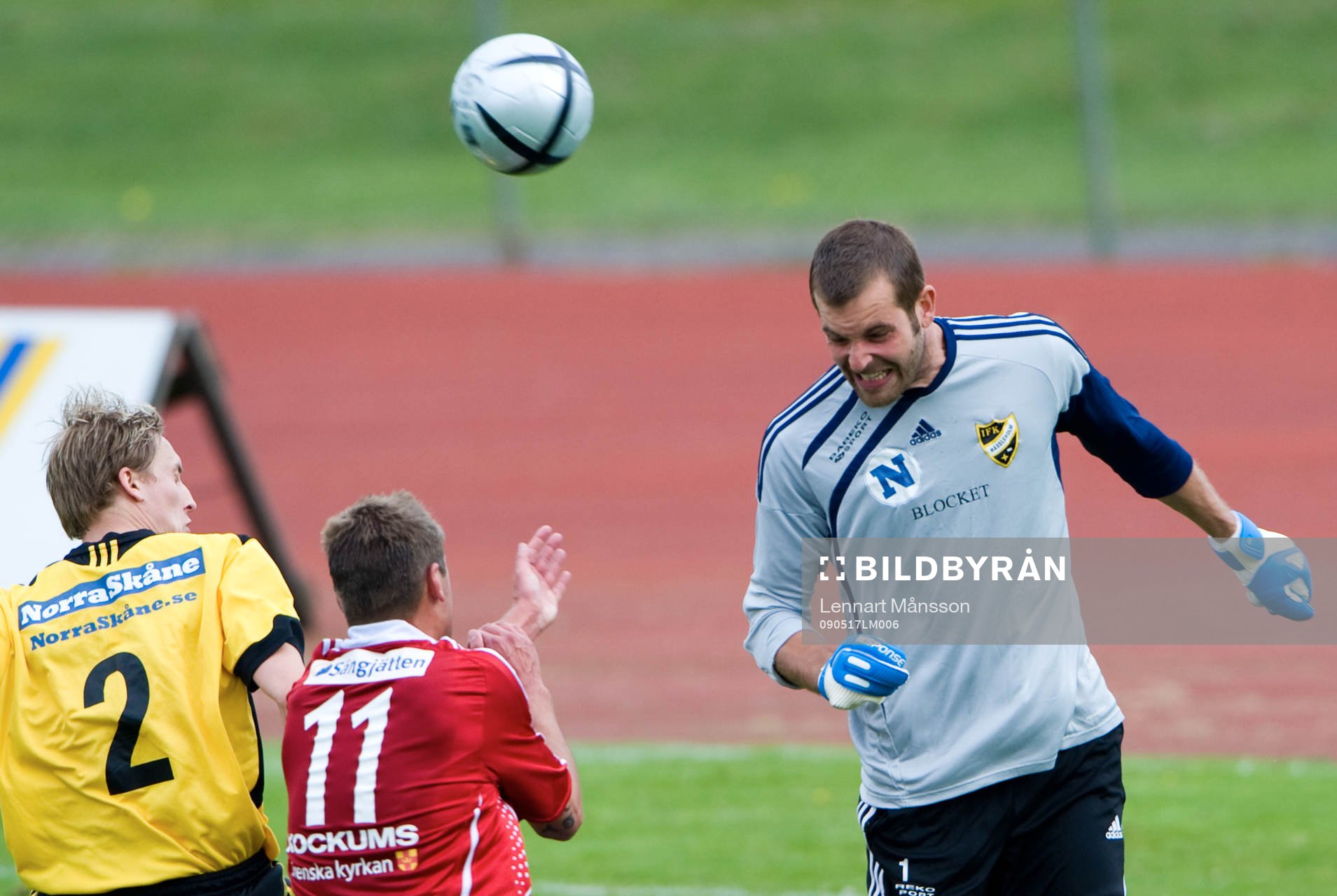 Joel Ringström, målvakt, Hässleholm, nickar undan