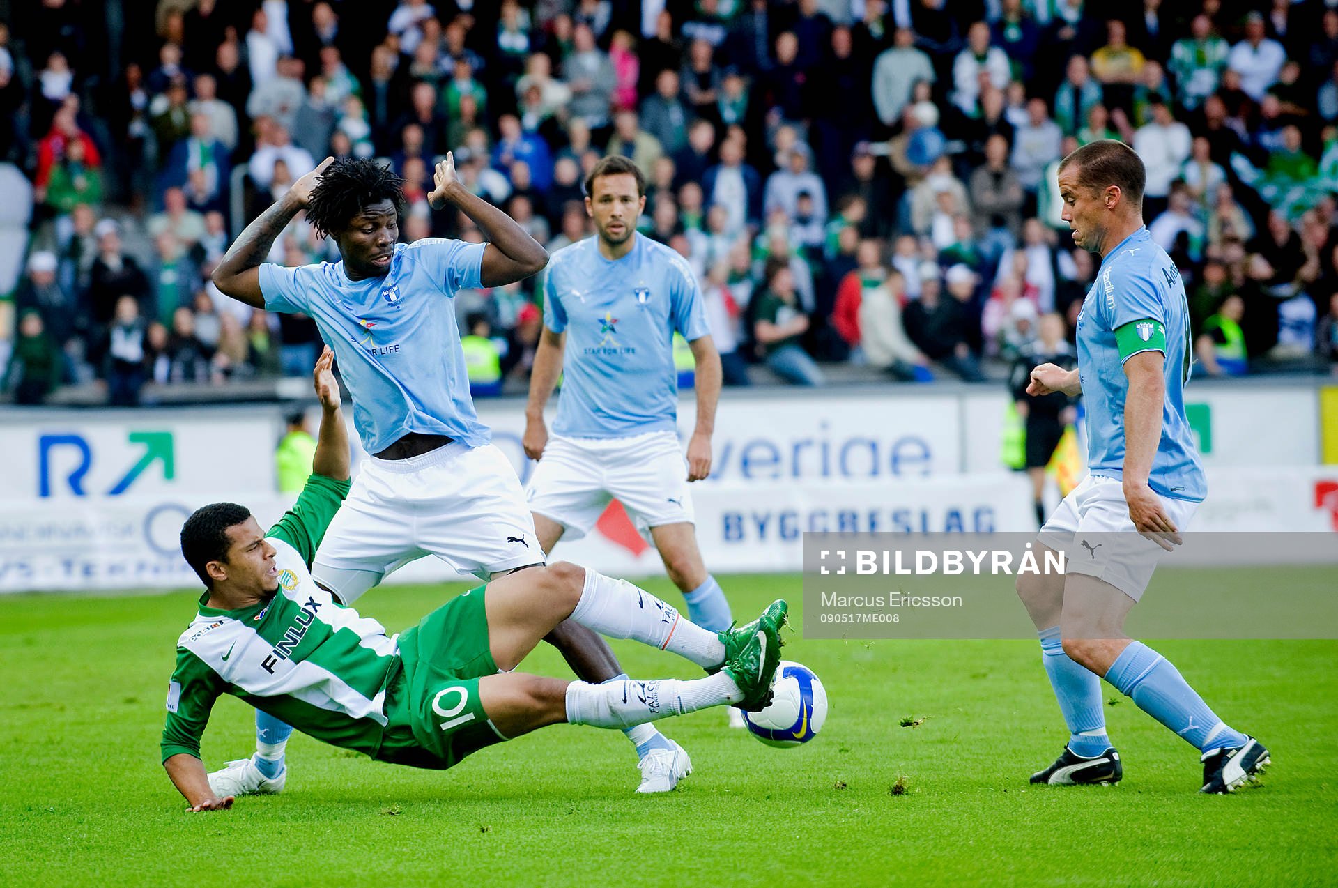 Charlie Davies, Hammarby faller framför Jimmy Dixon och
