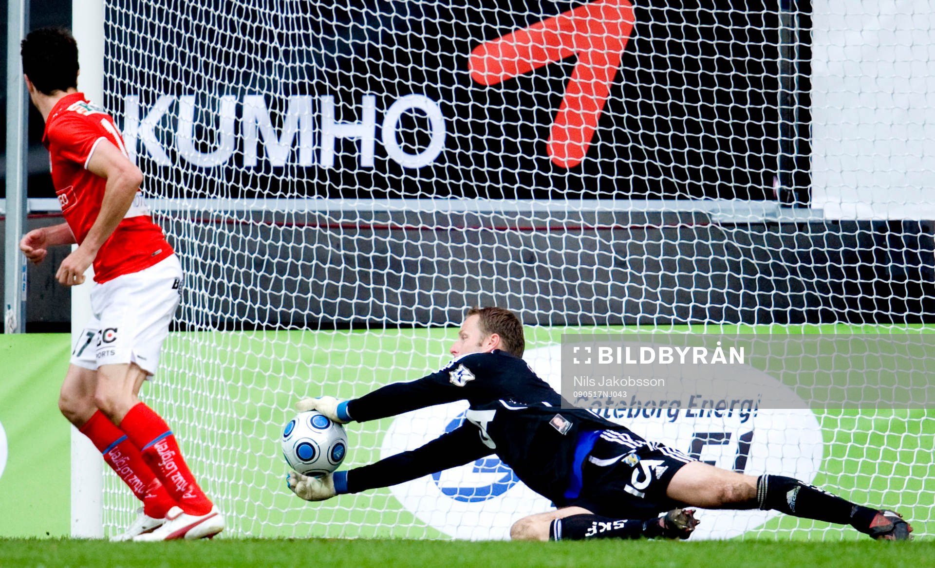Kim Christensen, målvakt, IFK Göteborg, gör en räddning