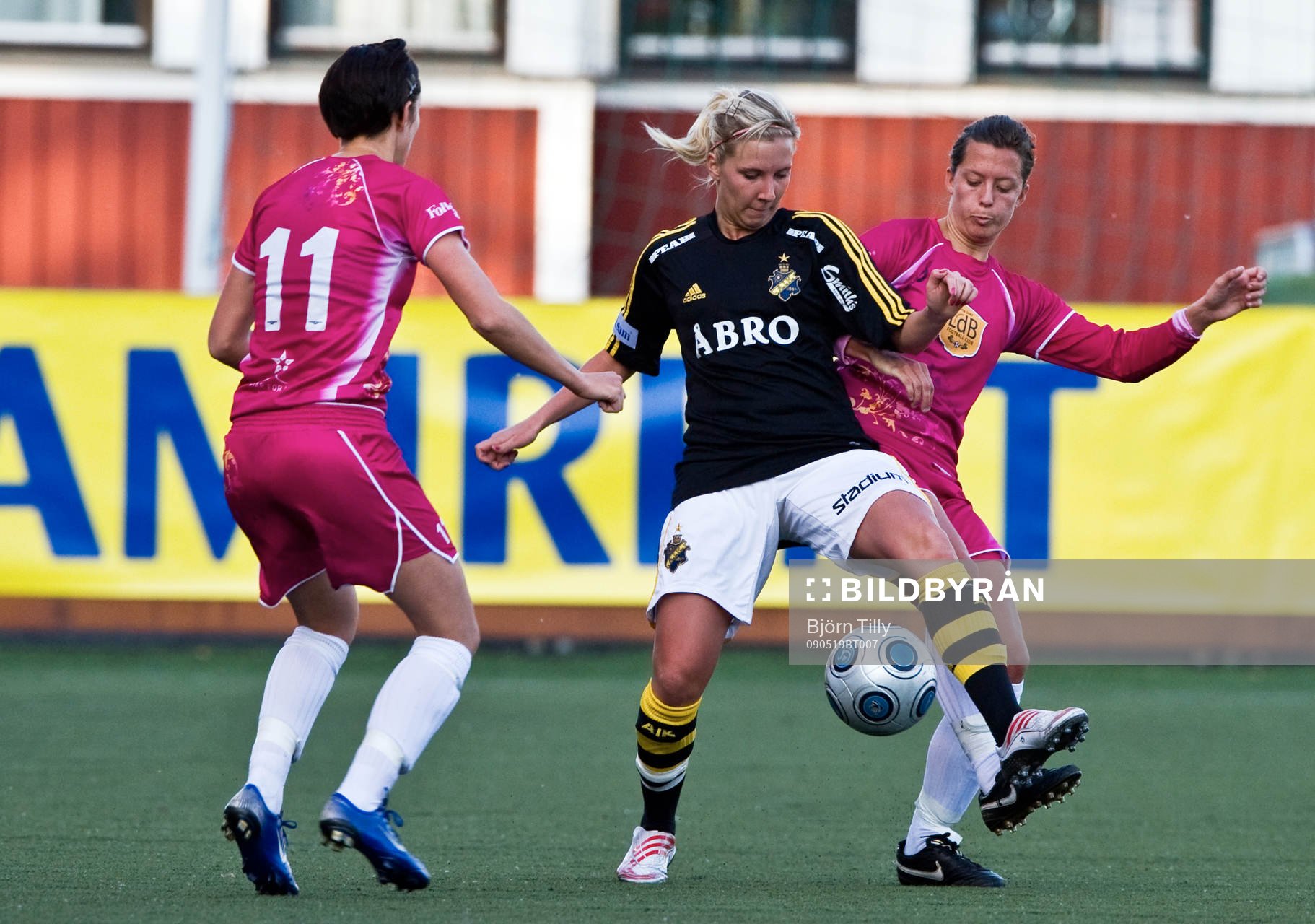 Louise Fors, AIK och Lina Nilsson, LdB Malmö