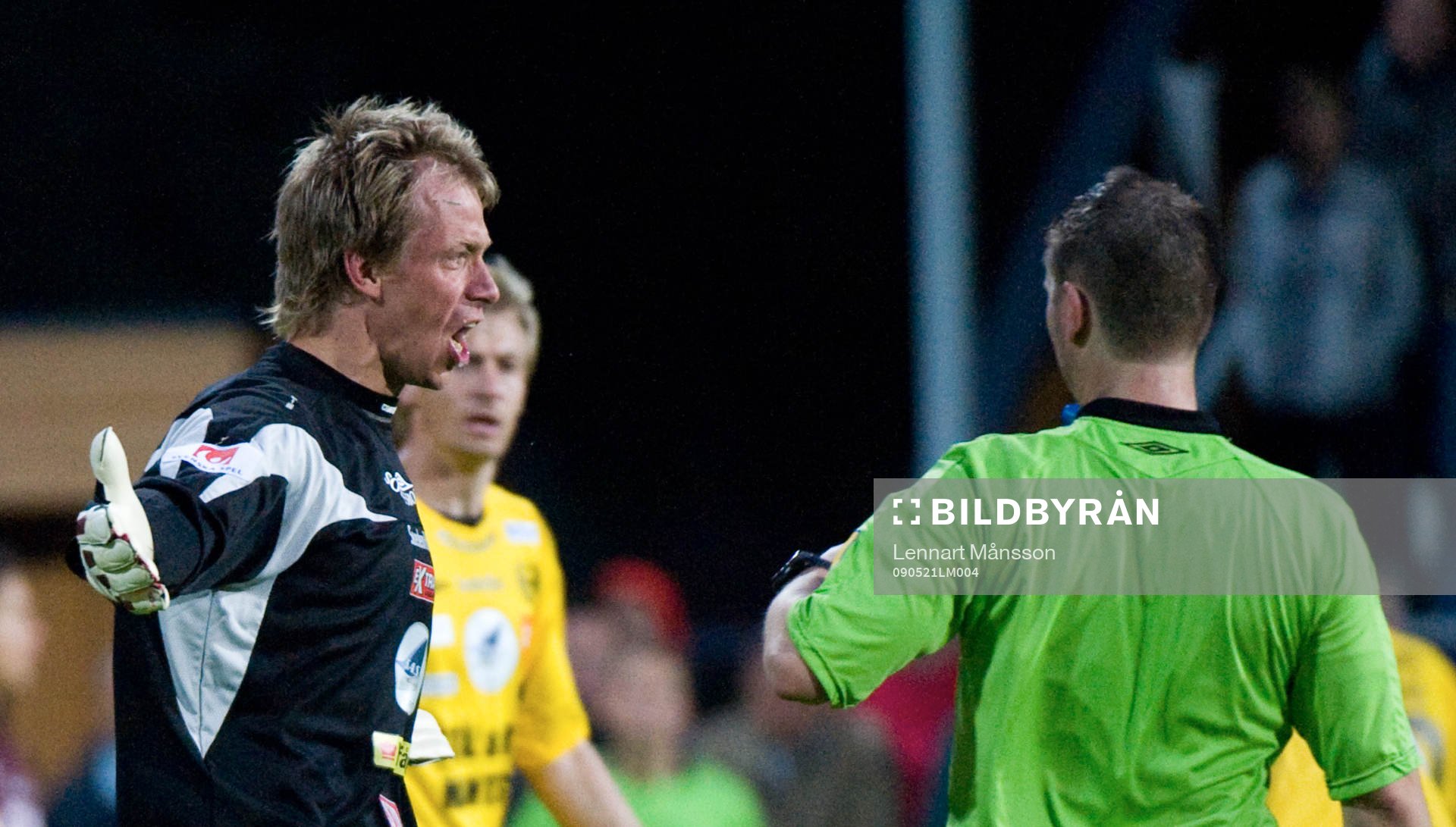 Mattias Asper, målvakt, Mjällby och domare, Martin Olsson