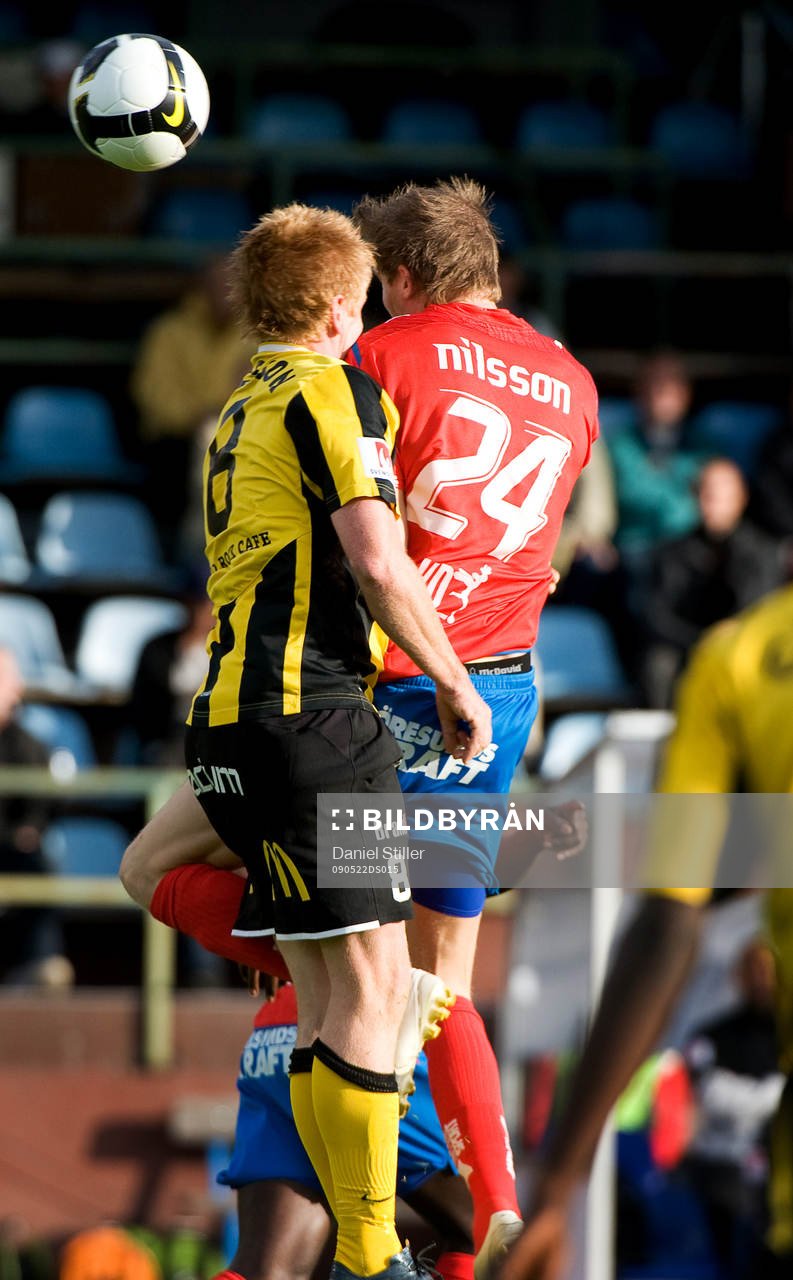 Josef Karlsson, Häcken, får en smäll och får utgå