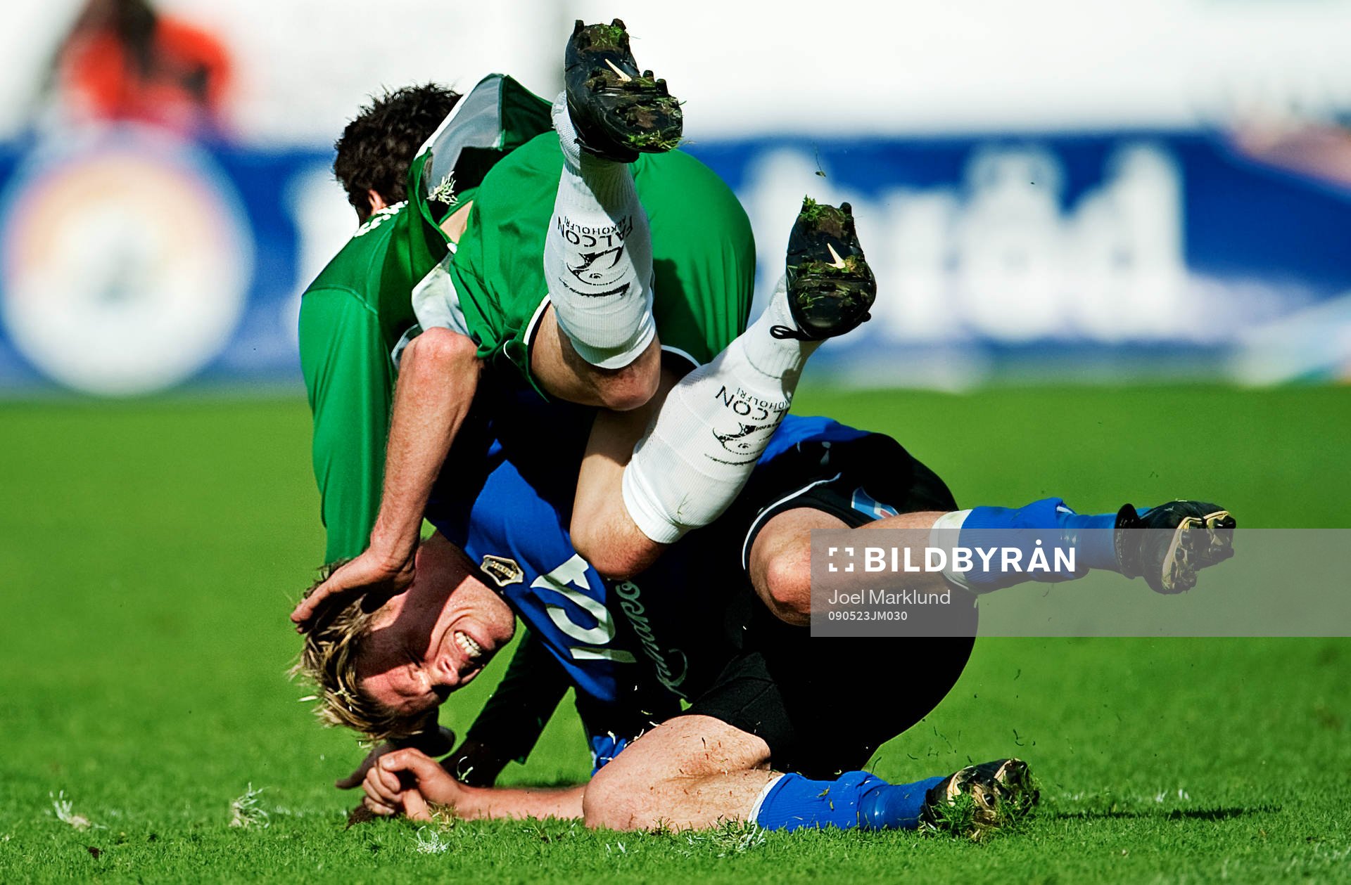 Carlos Gaete, Hammarby, flyger över Christian Järdler,
