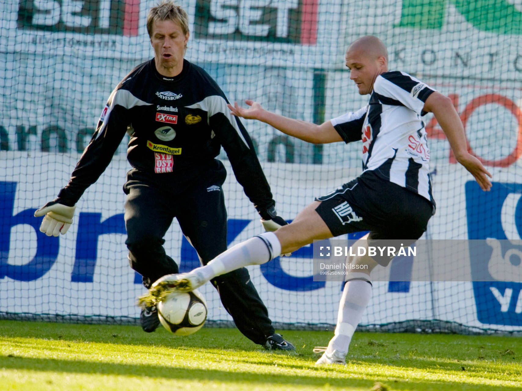 Mattias Asper, målvakt Mjällby och Pär Cederqvist,