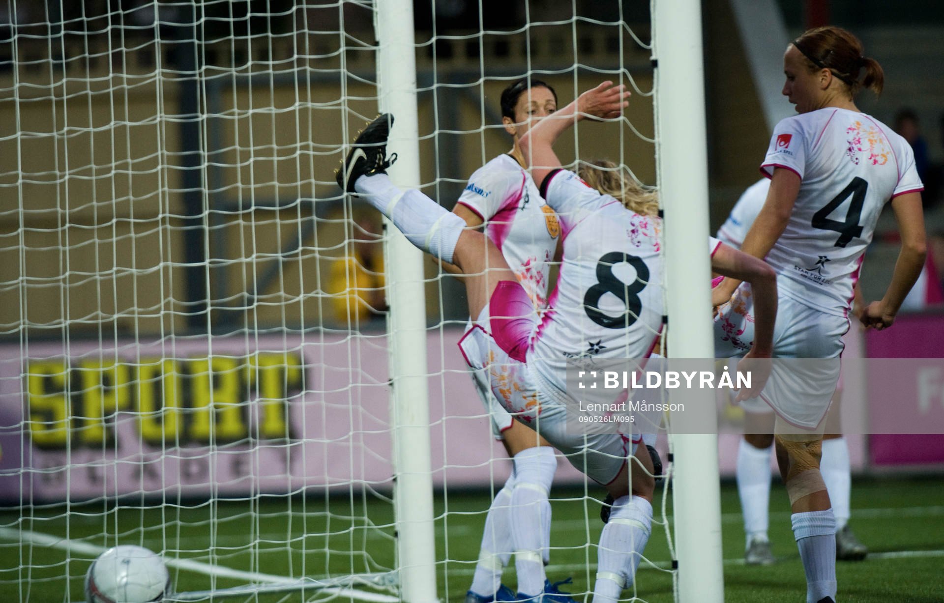 1-2, Karolina Westberg, Malmö-spelarna försöker avvärja
