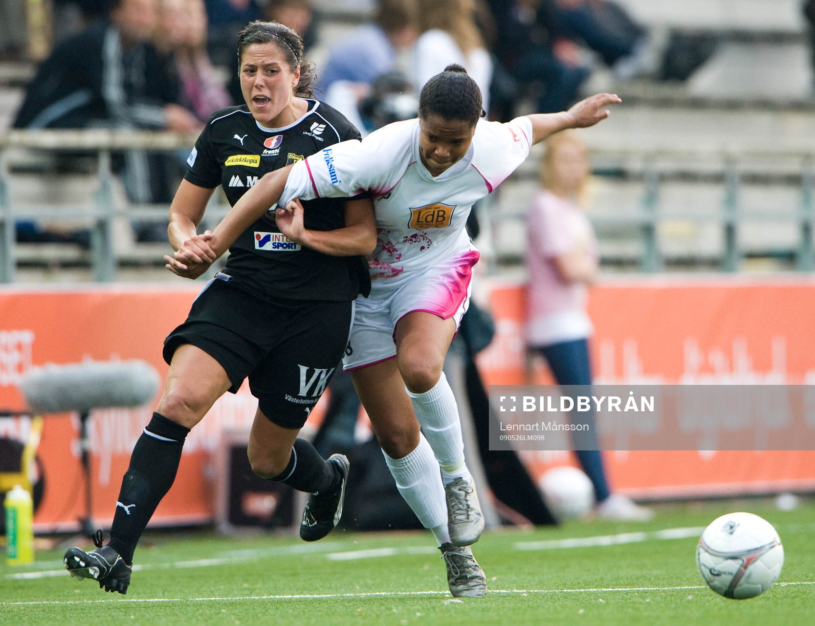  Renata da Costa, Malmö, trycker ut Madelaine Edlund, Umeå.