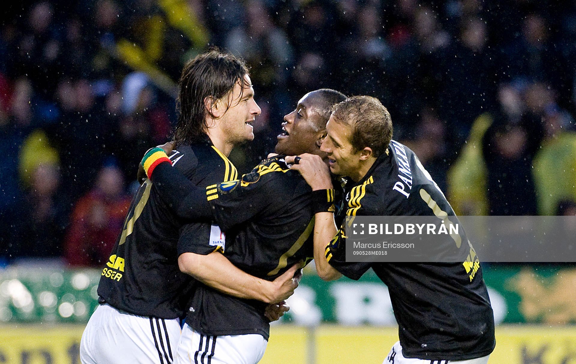 Iván Obolo, Saihou Jagne och Kenny Pavey,  jubel
