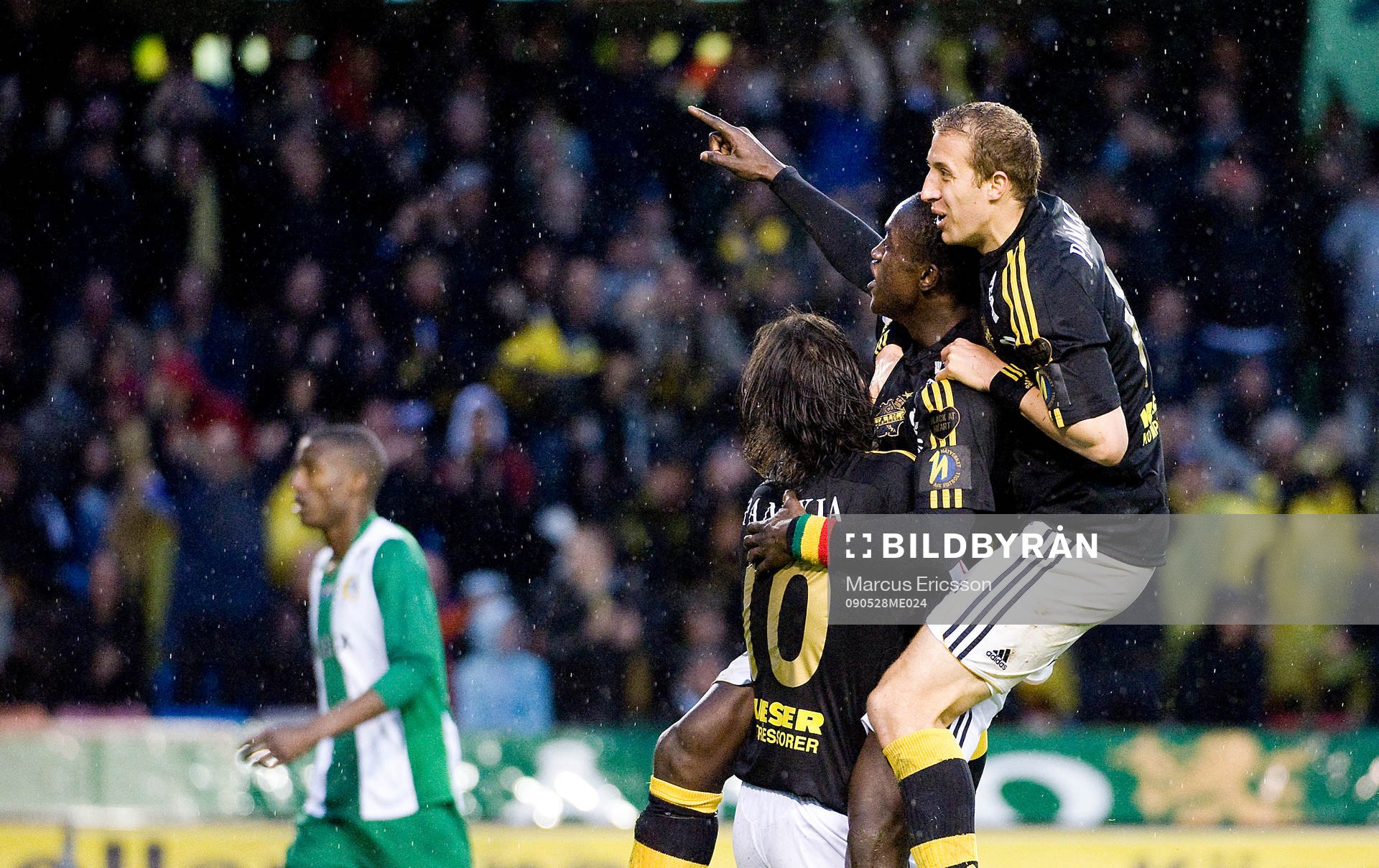 Iván Obolo, Saihou Jagne, och Kenny Pavey, AIK jubel