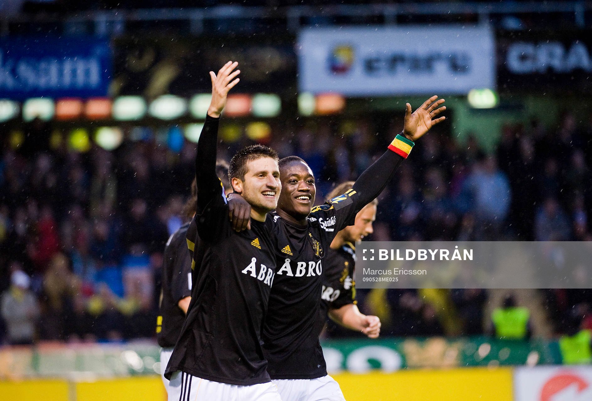 Gabriel Özkan, och Saihou Jagne, AIK jubel