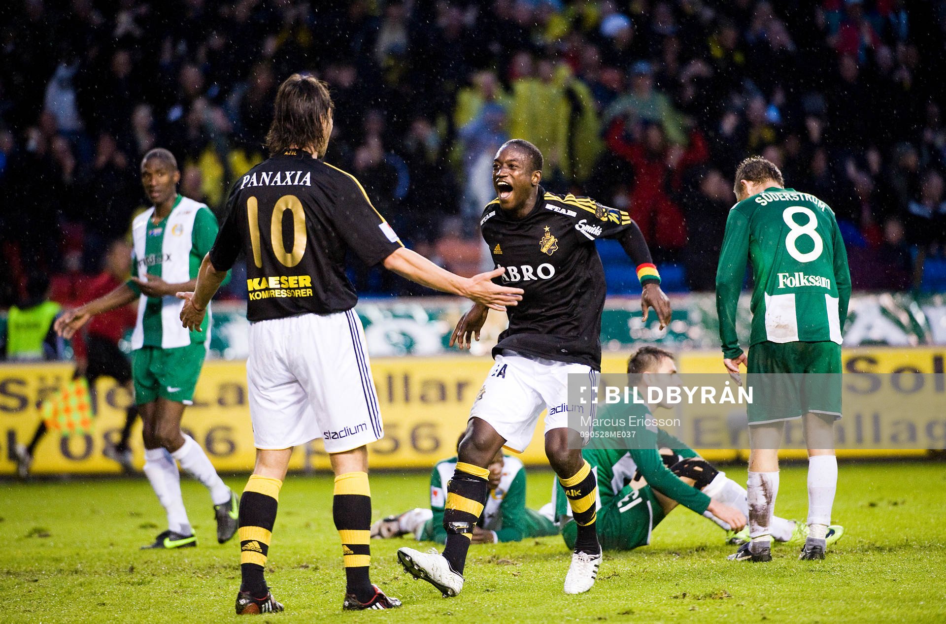 Saihou Jagne, AIK jubel med Iván Obolo, efte sitt 1-0 mål