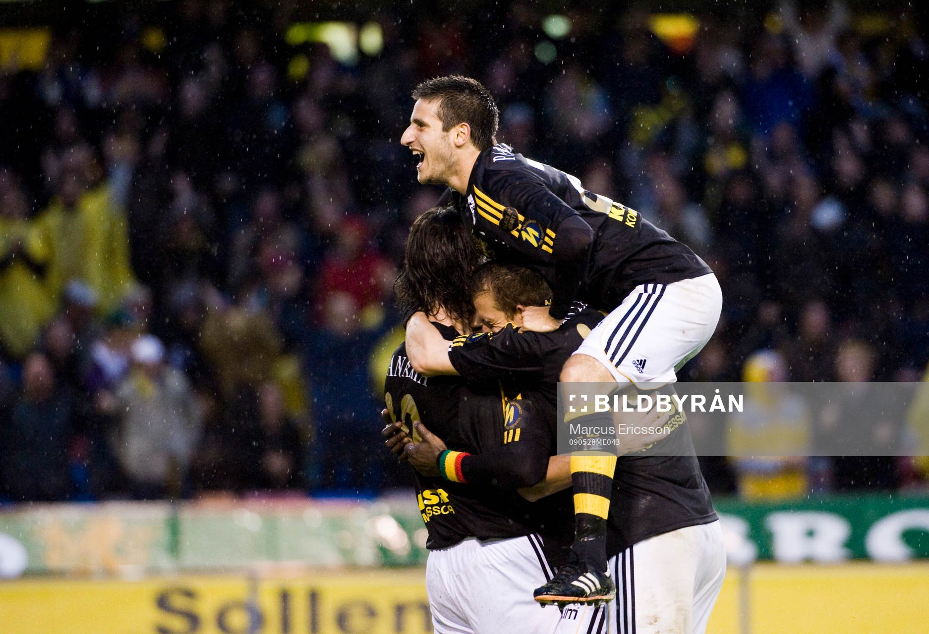 Gabriel Özkan, jubel med sitt AIK