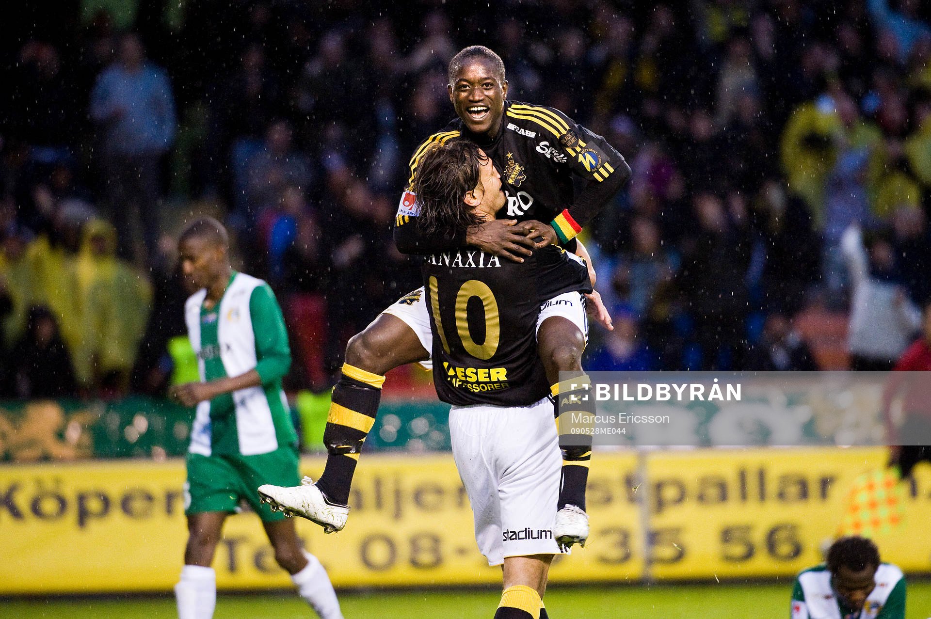Saihou Jagne, jubel med Iván Obolo