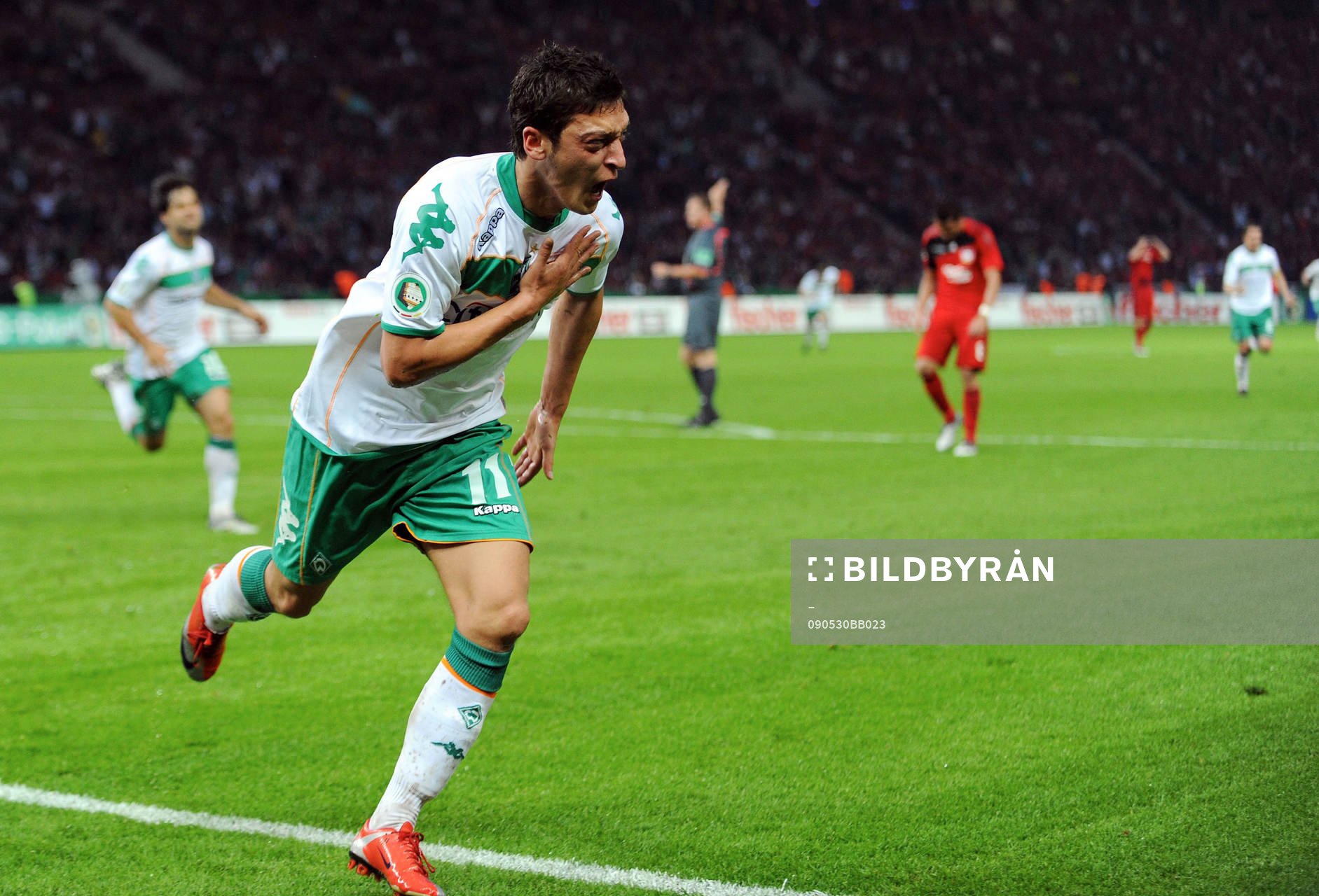   Mesut Oezil, Werder Bremen, glädje och jubel efter 0-1.