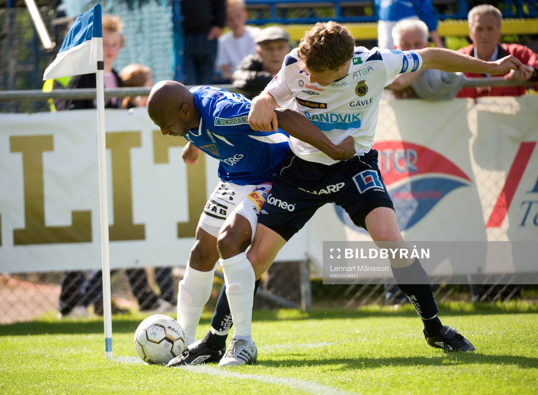 Paulinho brottas med Daniel Bernhardsson