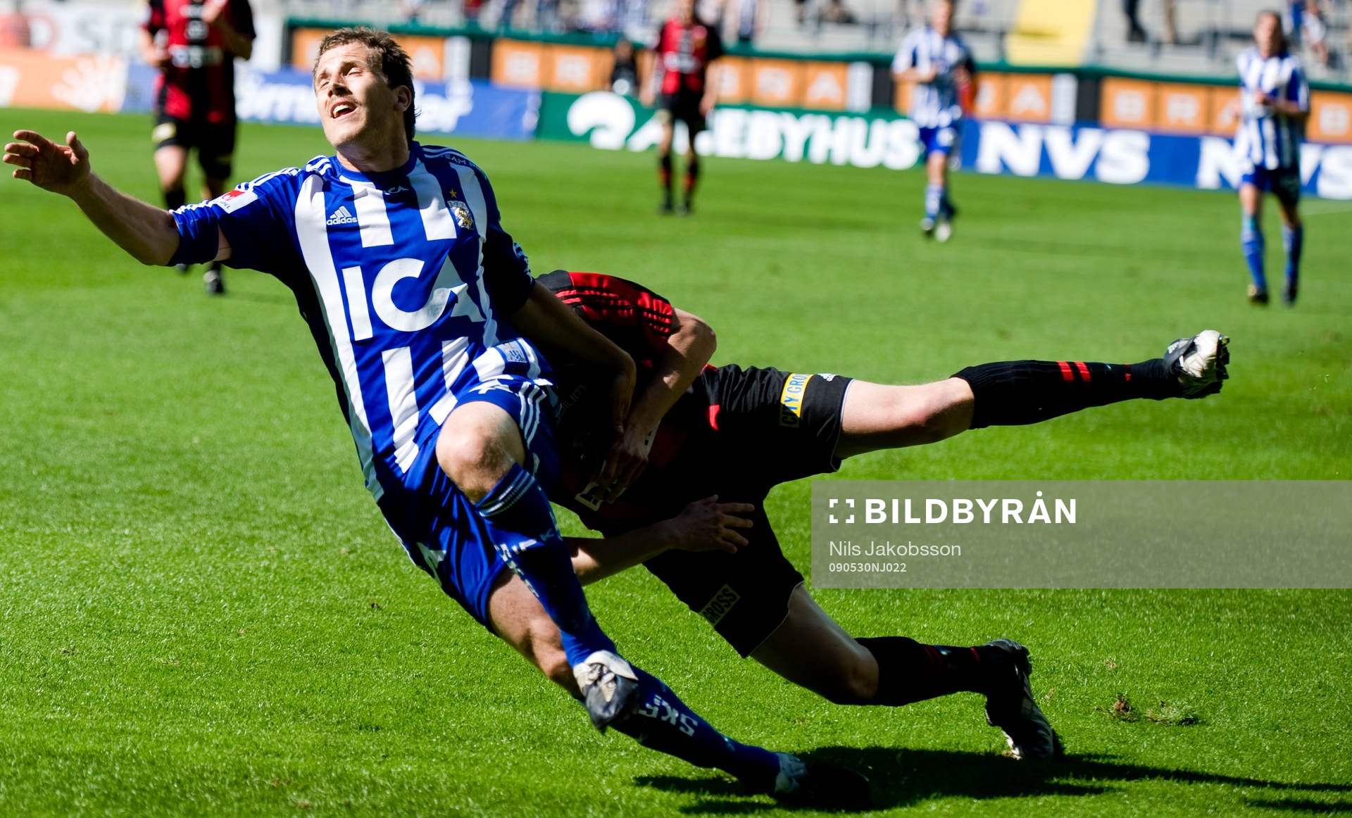 Tobias Hysén, IFK Göteborg, rivs ner