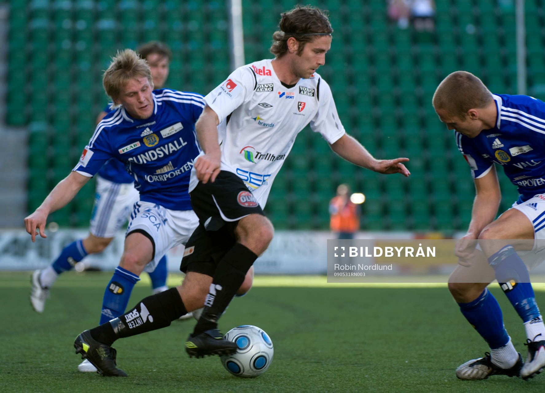 Petter Digneus, Trollhättan mot Ari Skulason, Sundsvall