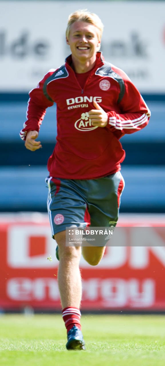 Simon Kjäer, ung mittback