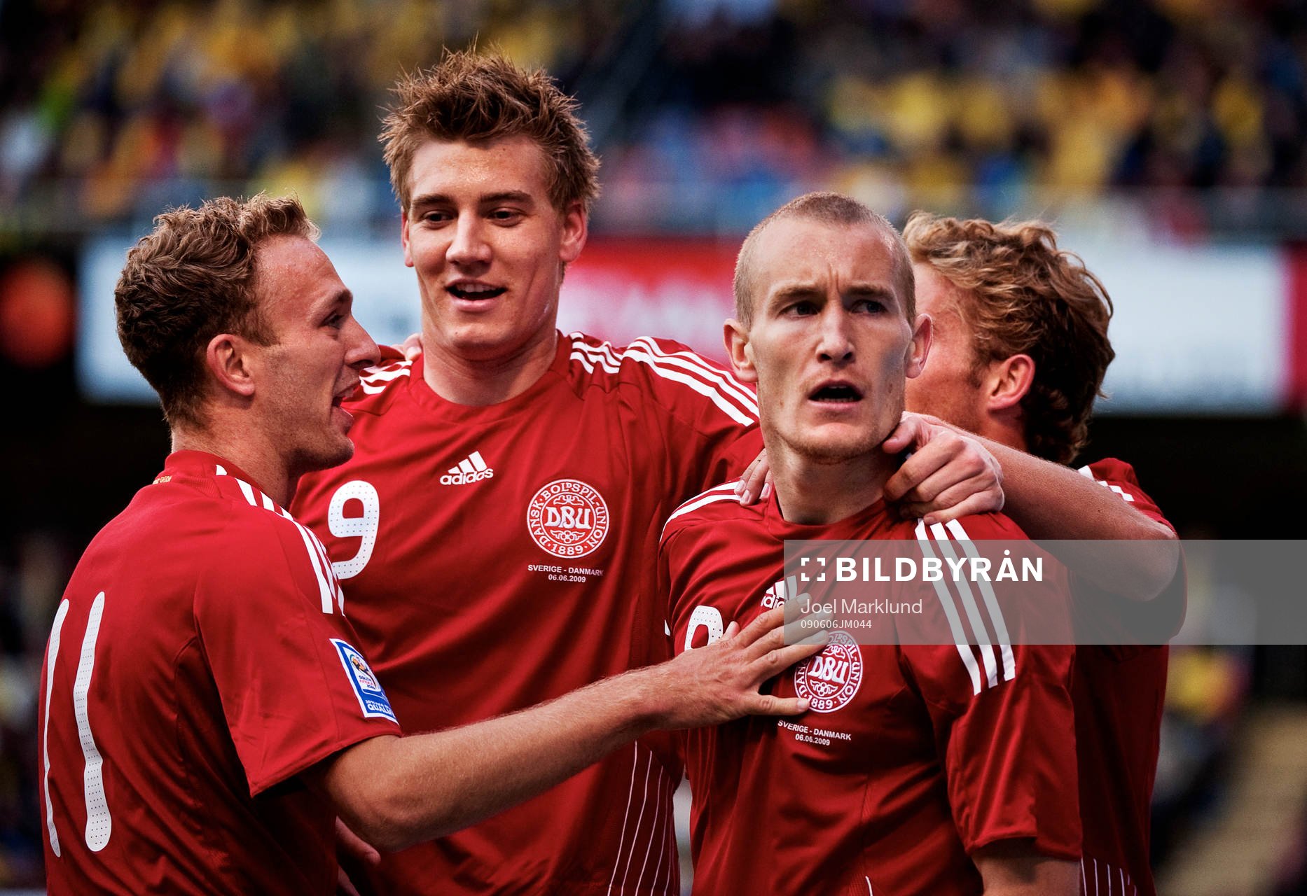 Thomas Kahlenberg, Danmark, gratuleras till sitt 0-1-mål