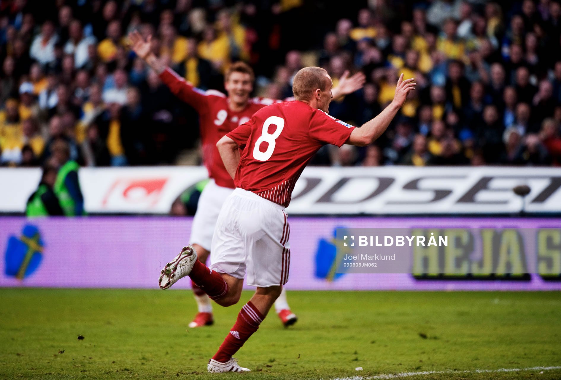  Thomas Kahlenberg, Danmark, jubel efter att ha gjort 0-1.