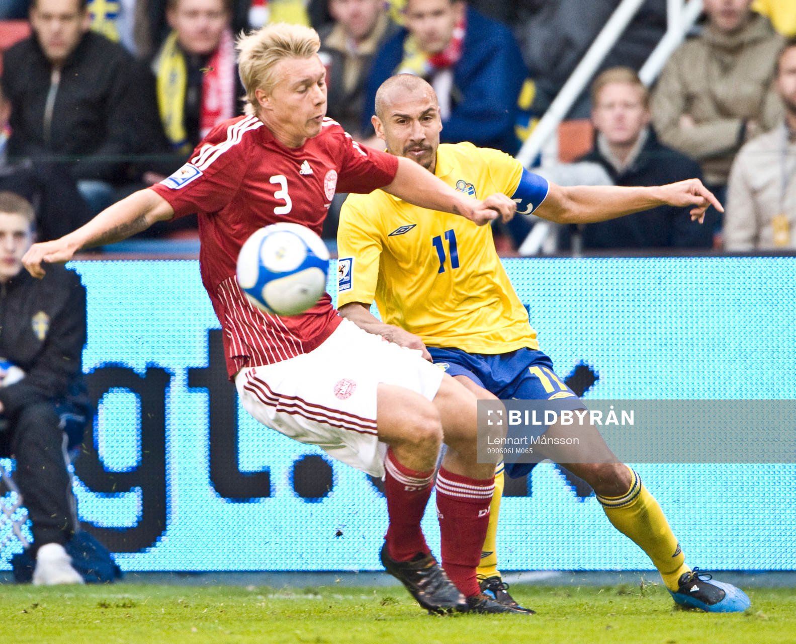 Simon Kjaer, Danmark och Henrik Larsson, Sverige i närkamp