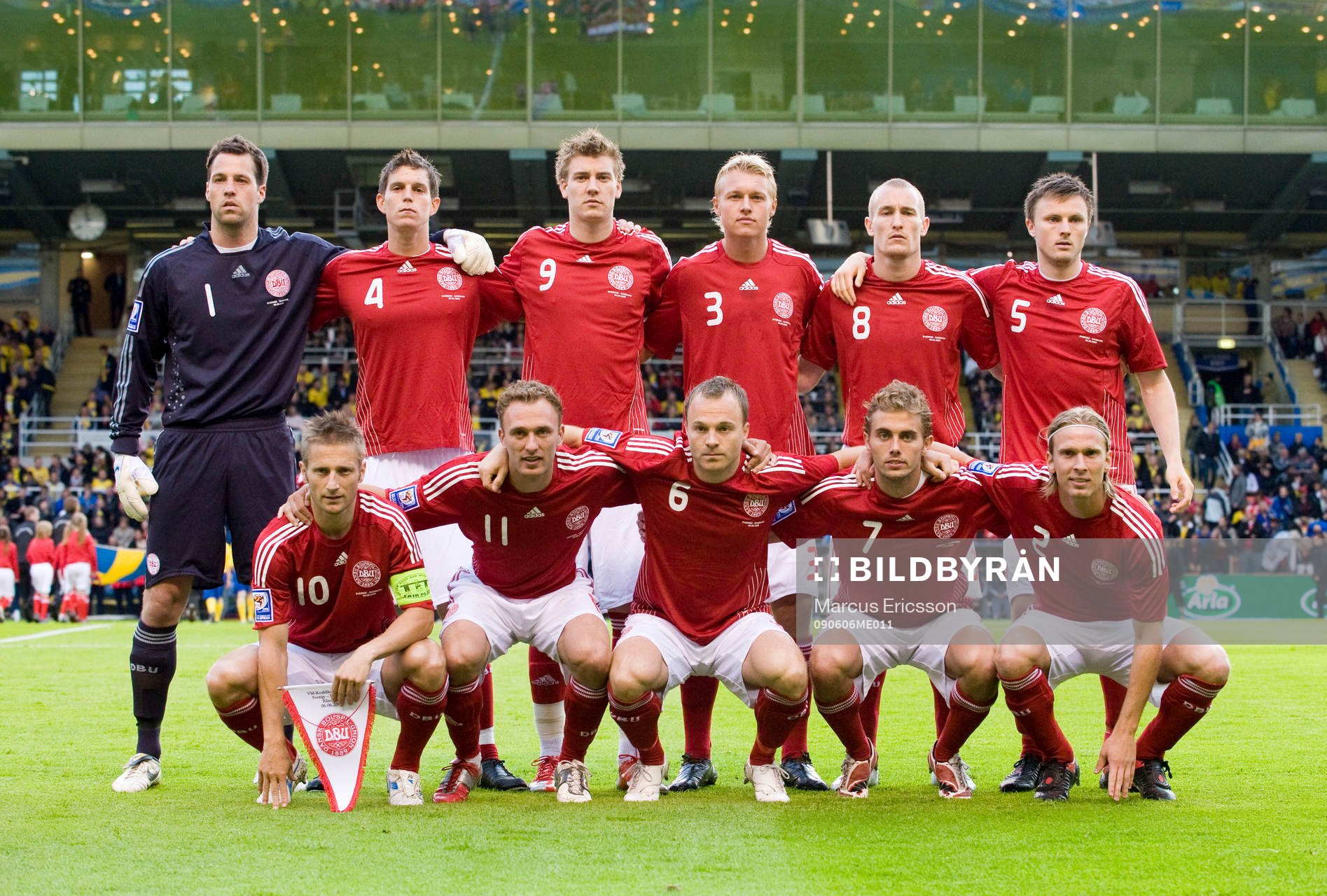  Lagbild, startelva, Bak fr.v. Thomas Sorensen, målvakt, Daniel Agger, Niklas Bendtner, Simon Kjaer, Thomas Kahlenberg och William Kvist