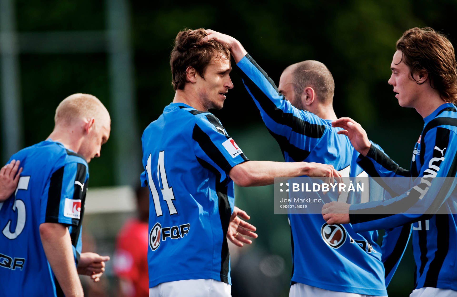 Shpetim Hasani, Sirius, gratuleras till sitt 1-1-mål