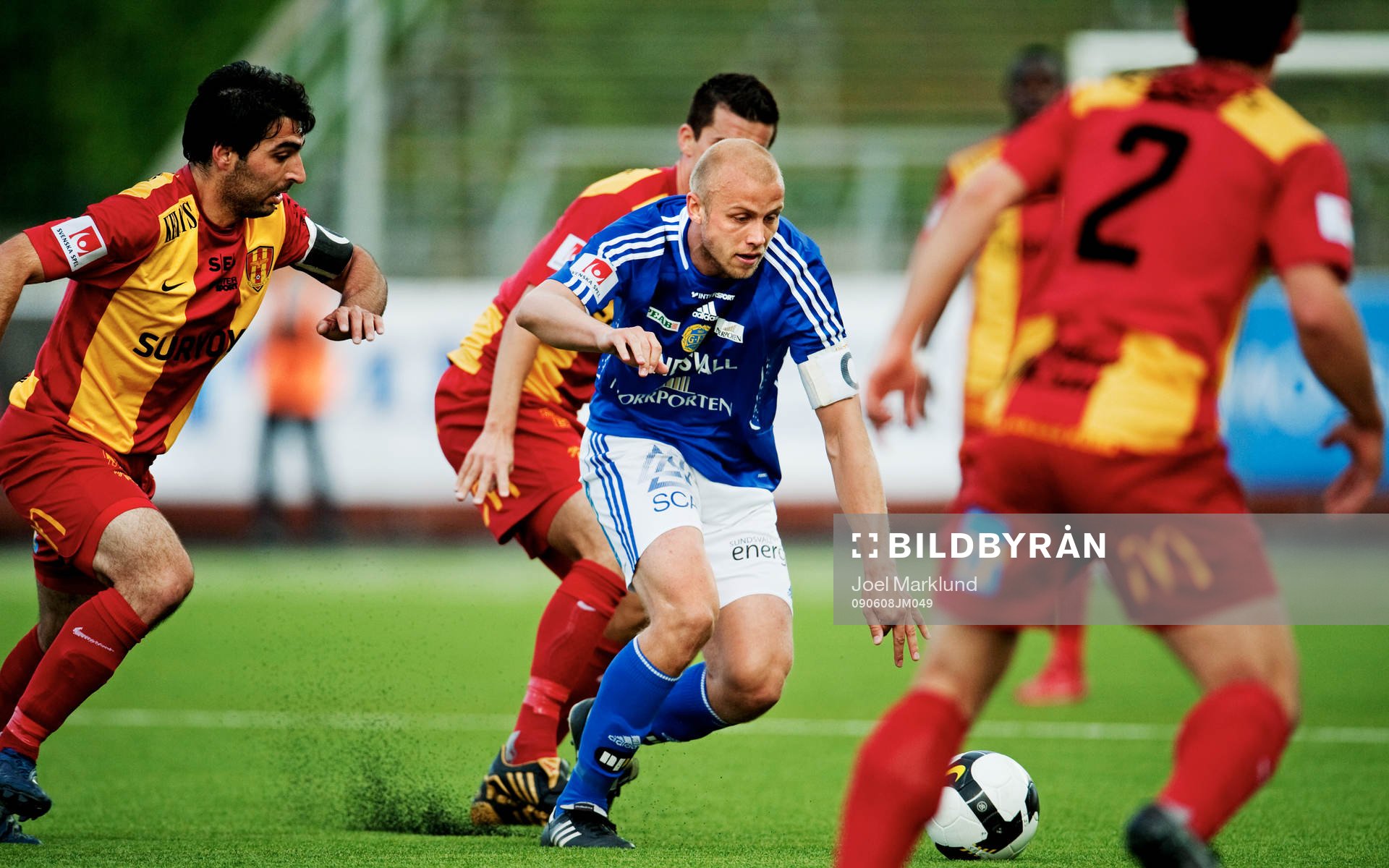 Stefan Ålander, Sundsvall, dribblar sig igenom Syrianskas