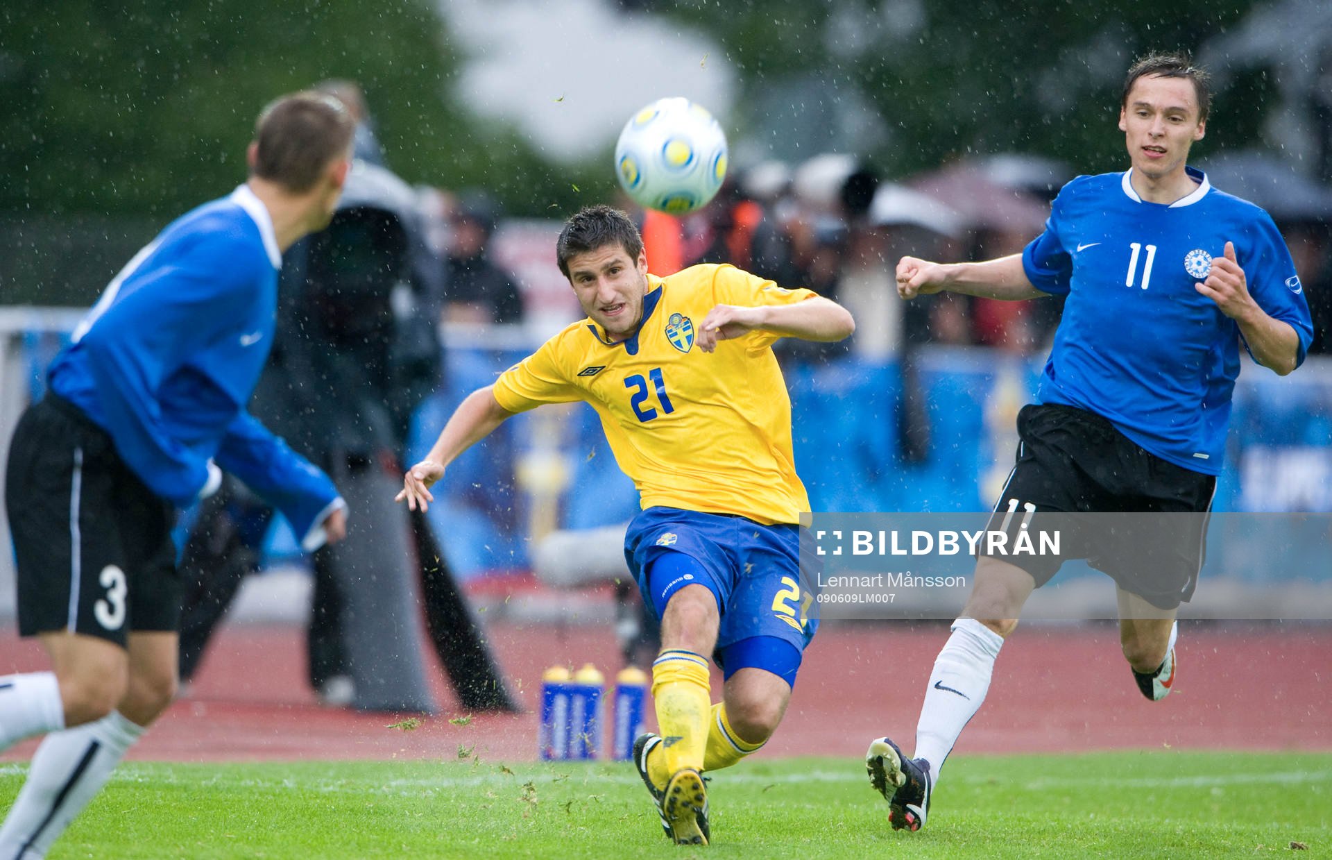 Gabriel Özkan skjuter och varken  Martin Tsegodajev eller
