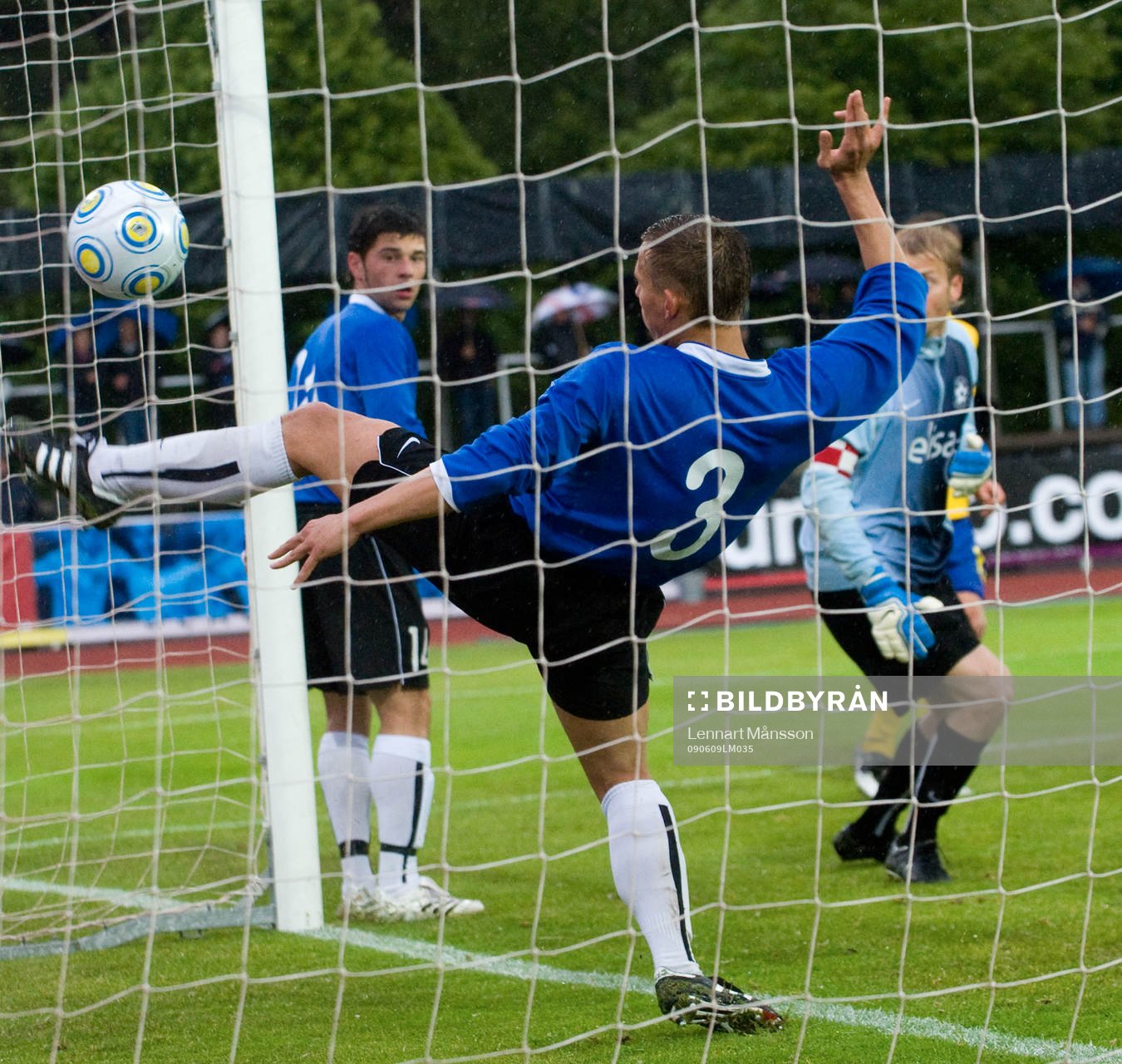 1-1 Pontus Wernbloom, vars boll inte Martin Tsegodajev kan