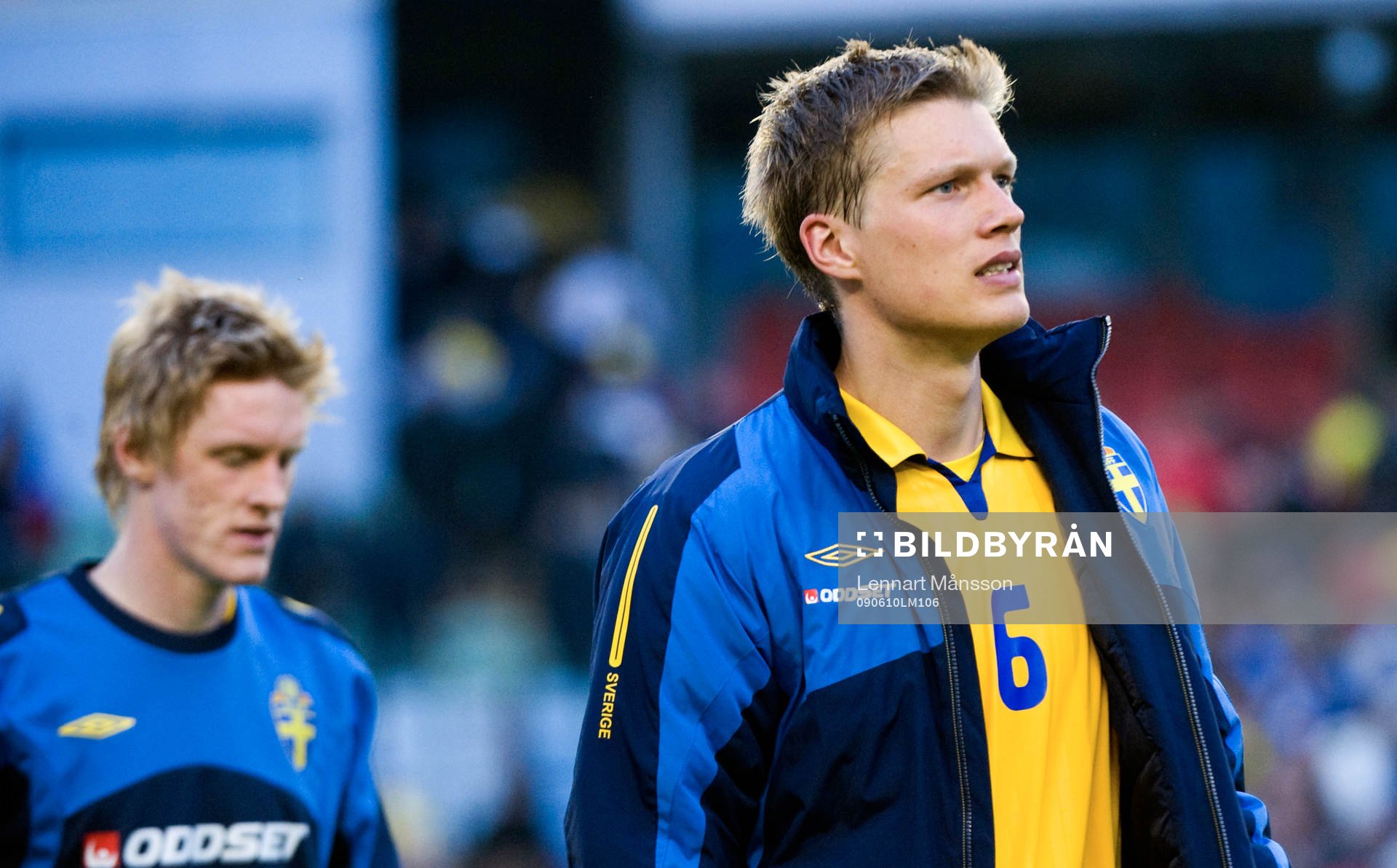 Bröderna Rasmus och Viktor Elm lämnar plan, nöjda