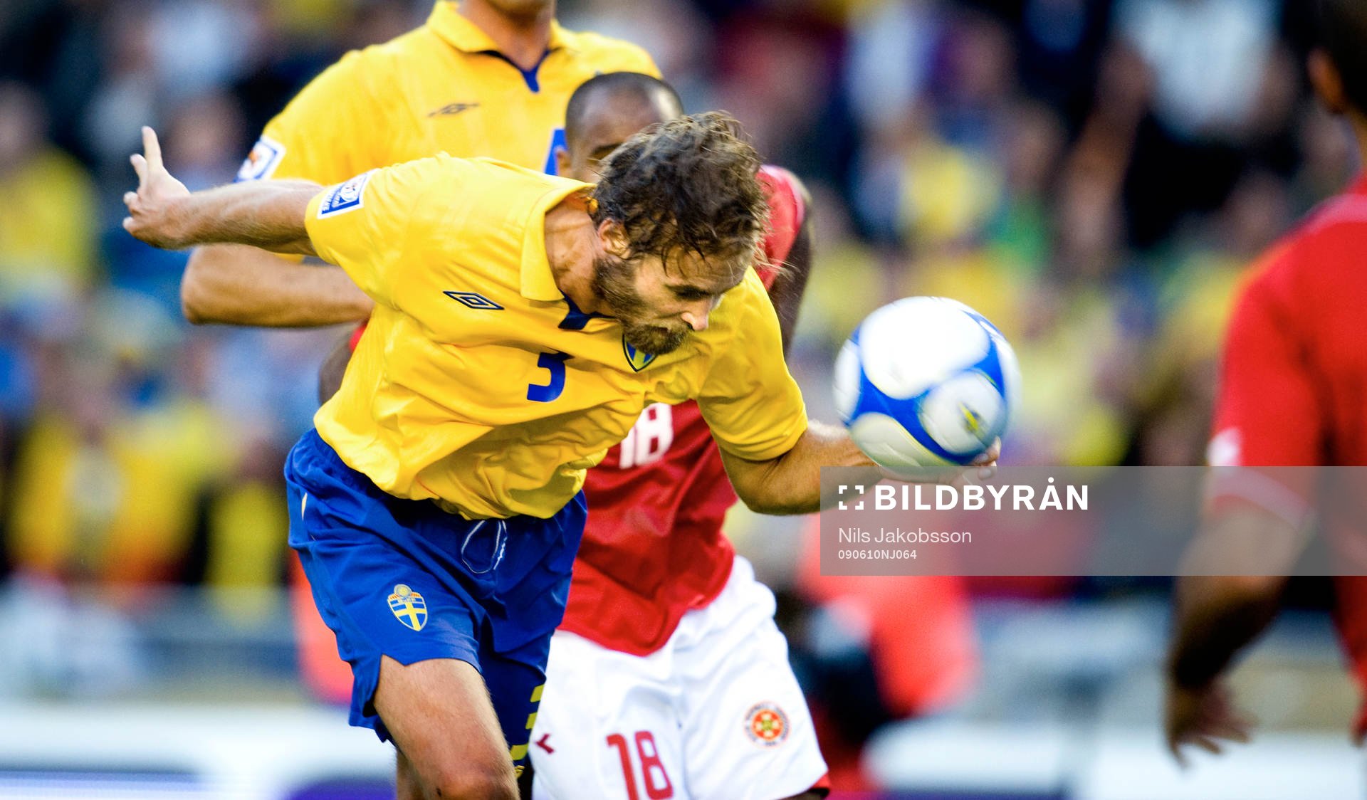 Olof Mellberg, Sverige, nickar i mål men döms bort