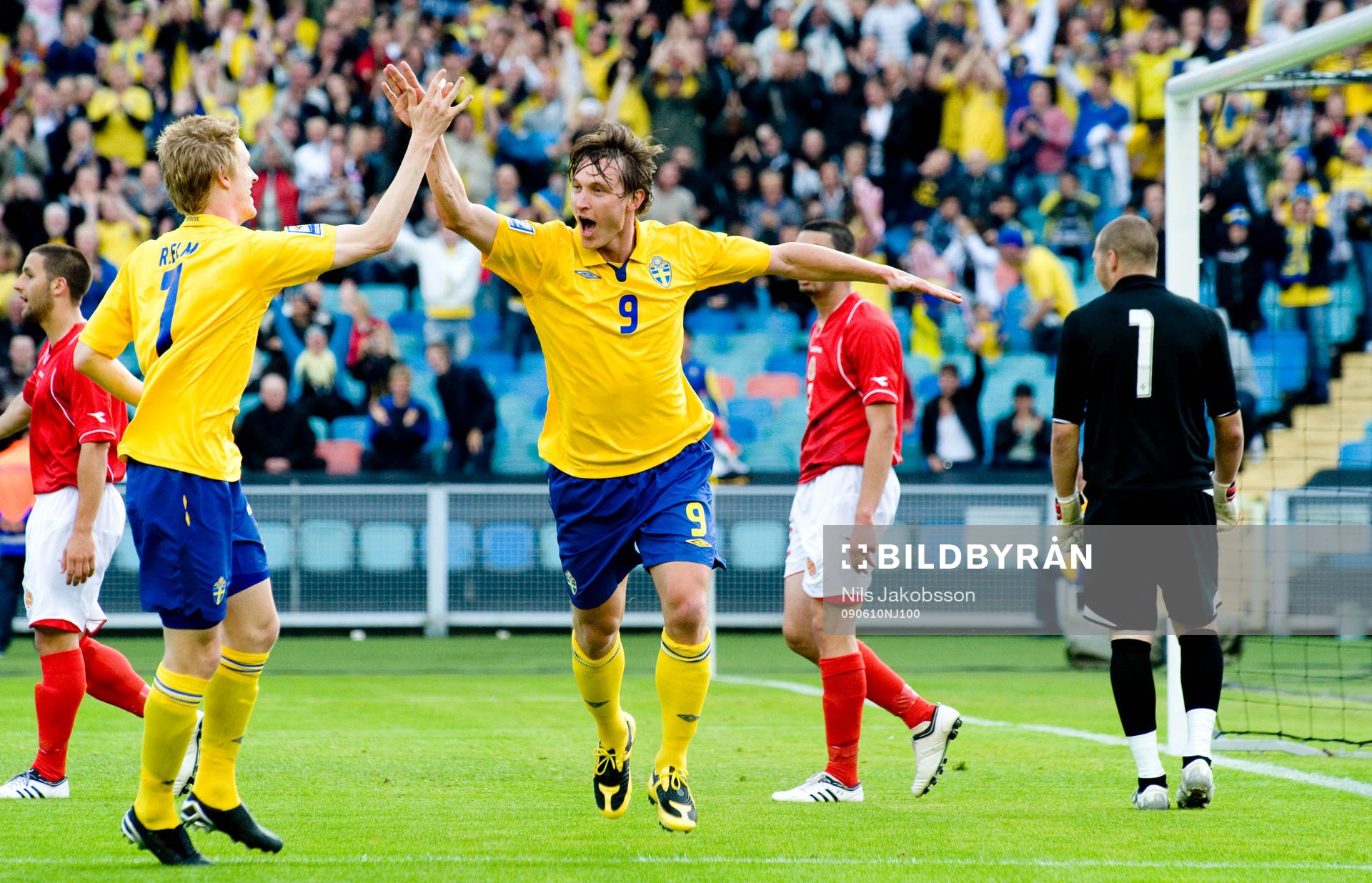  Rasmus Elm, Kim Källström, Sverige jubel.