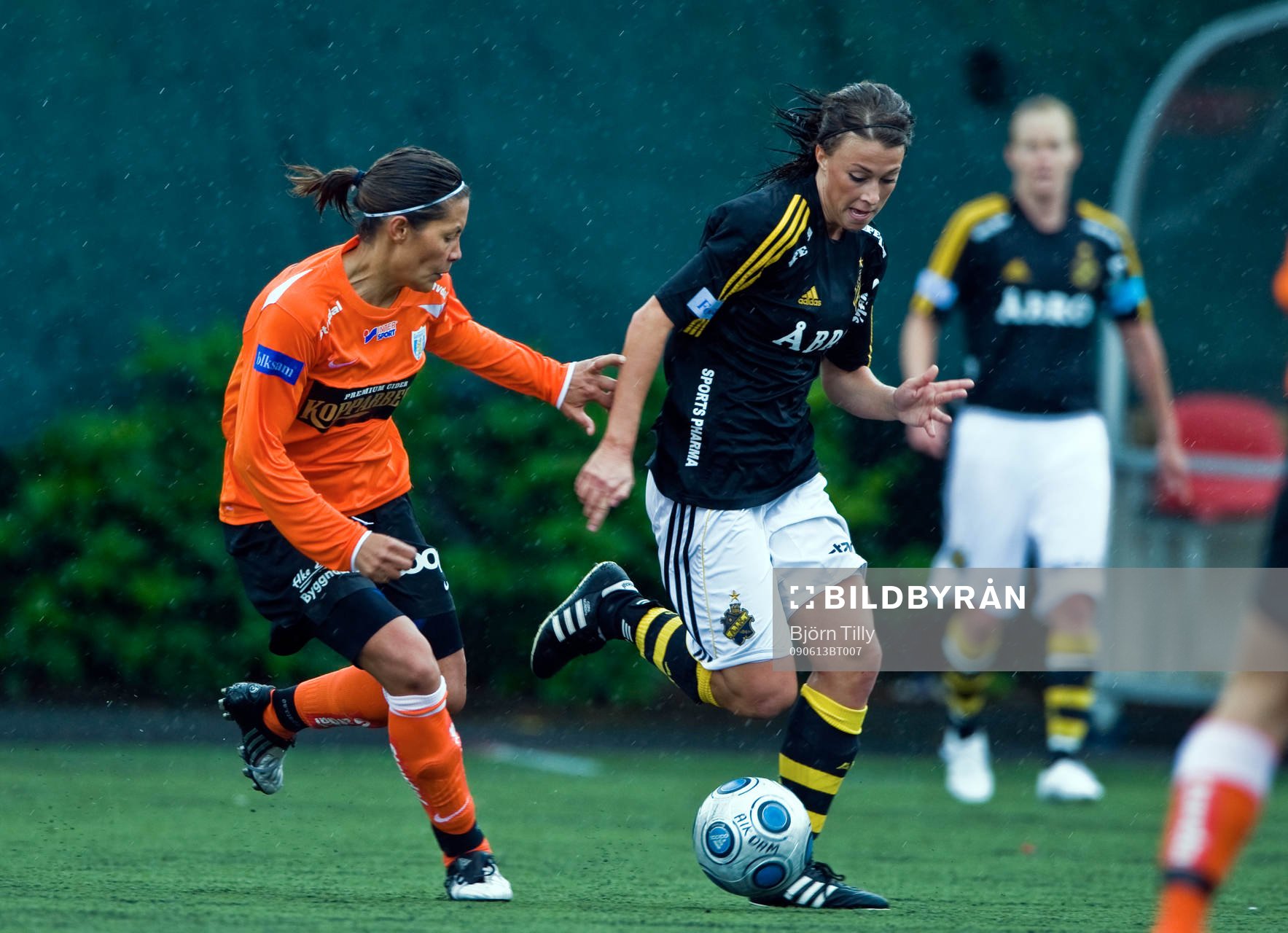  Jane Törnqvist, Kopparbergs/Göteborg och Kimberley Gustafsson, AIK.