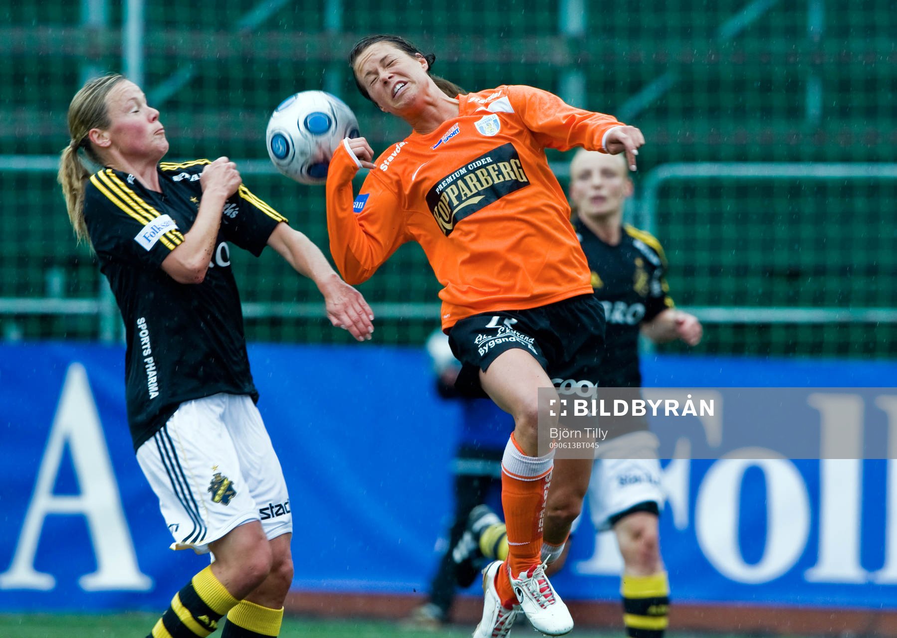 Laura Östberg Kalmari, AIK och Johanna Almgren,
