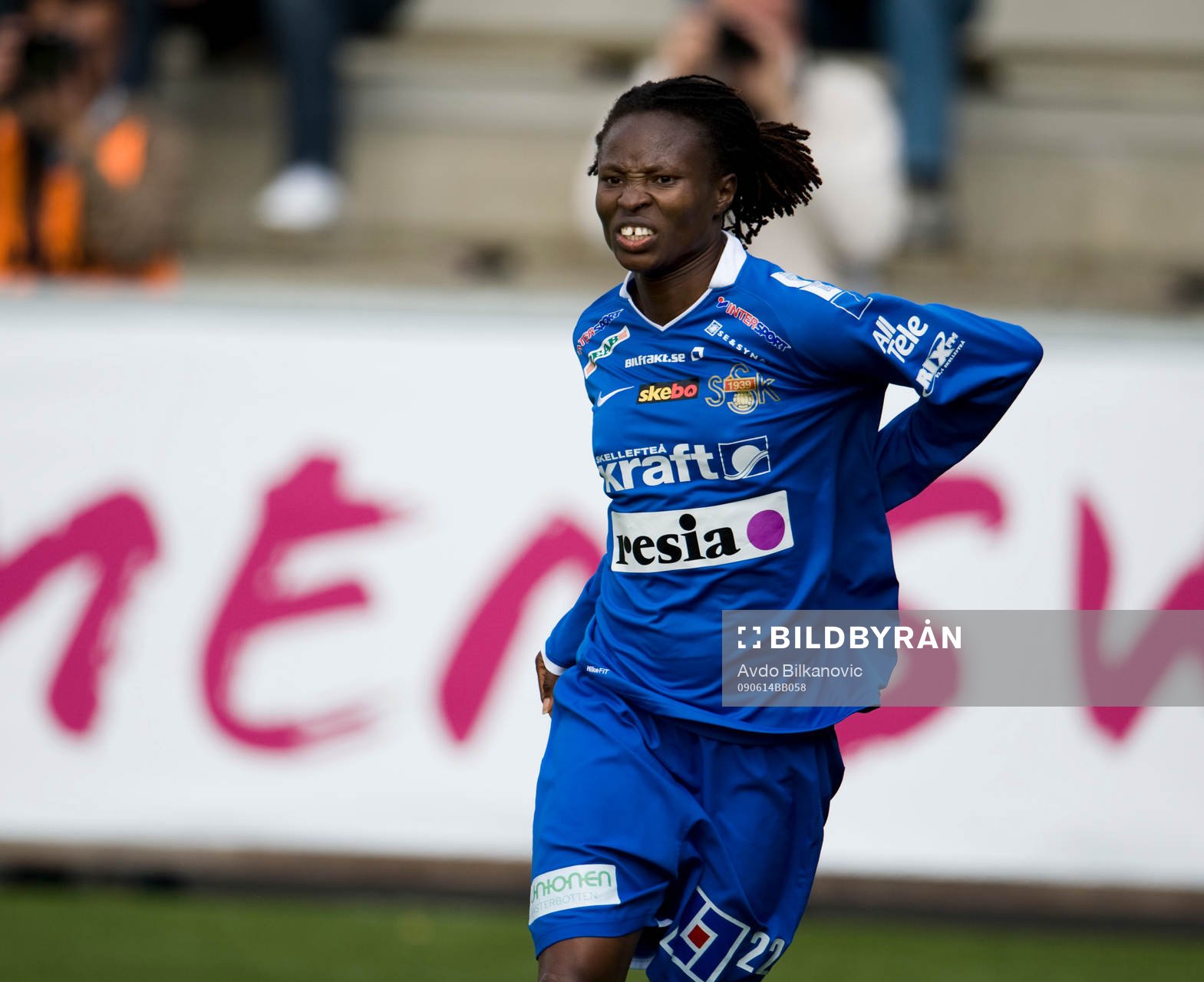 Perpetua Nkwocha, Sunnanå, har ont i ryggen