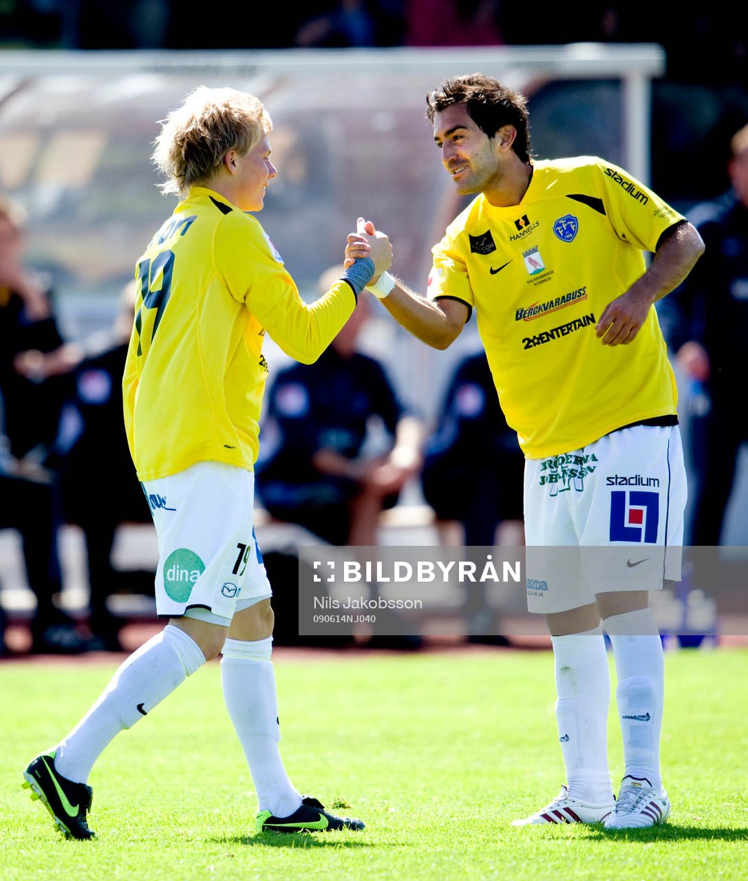 Johan Svahn gratuleras
